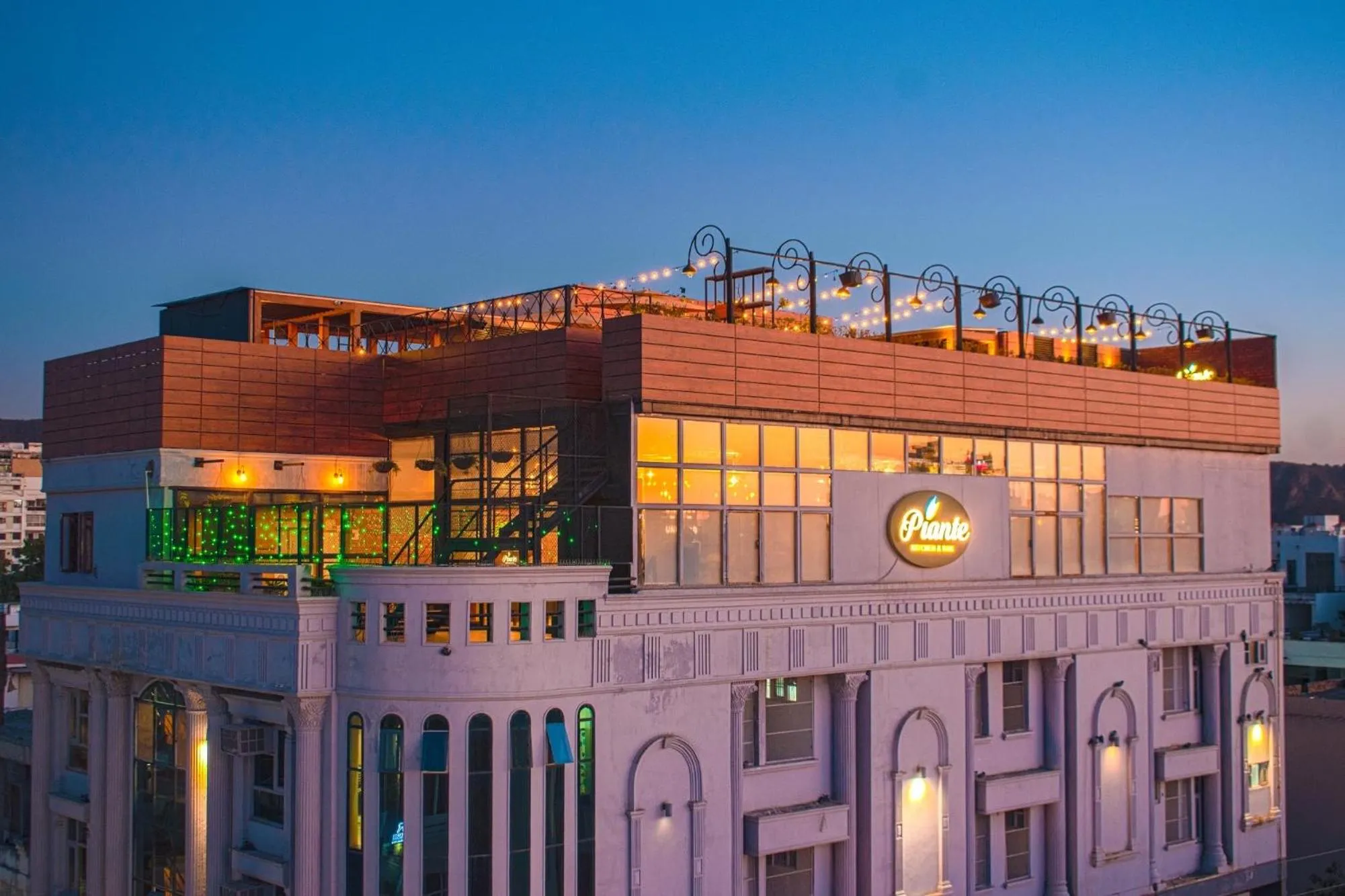 Property building in Hotel Kings Corner