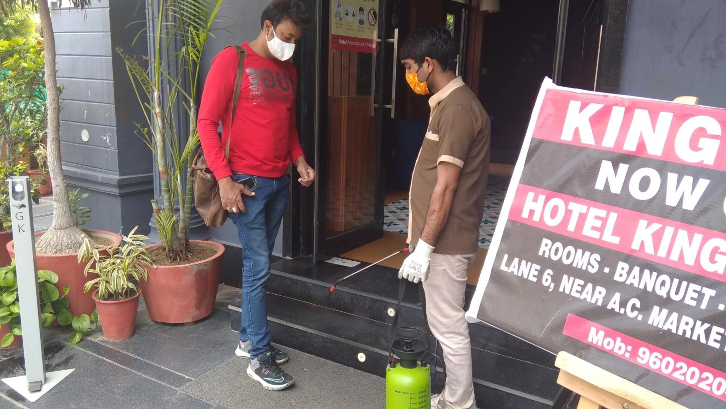 Facade/entrance in Hotel Kings Corner