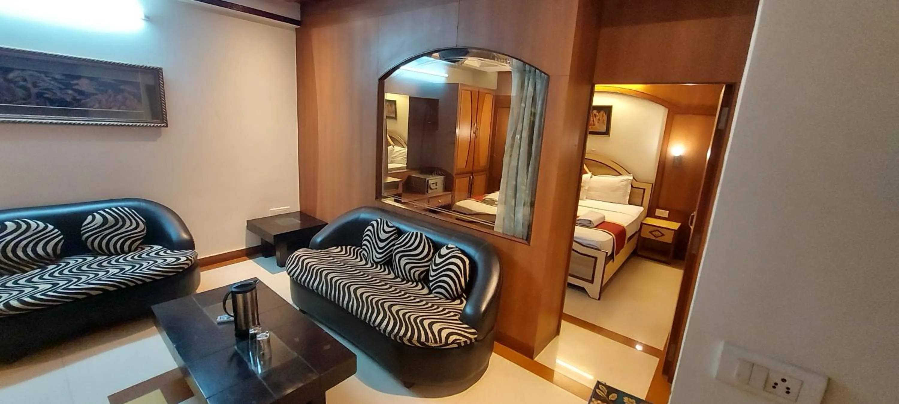 Living room, Bed in Hotel Kings Corner