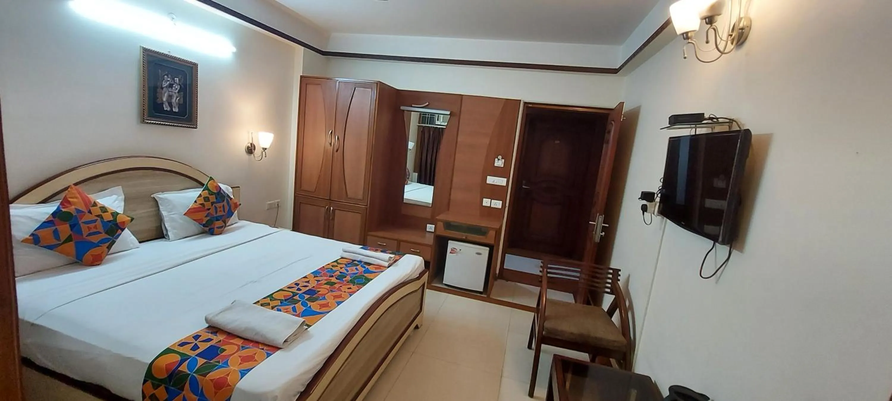 Photo of the whole room, Bed in Hotel Kings Corner