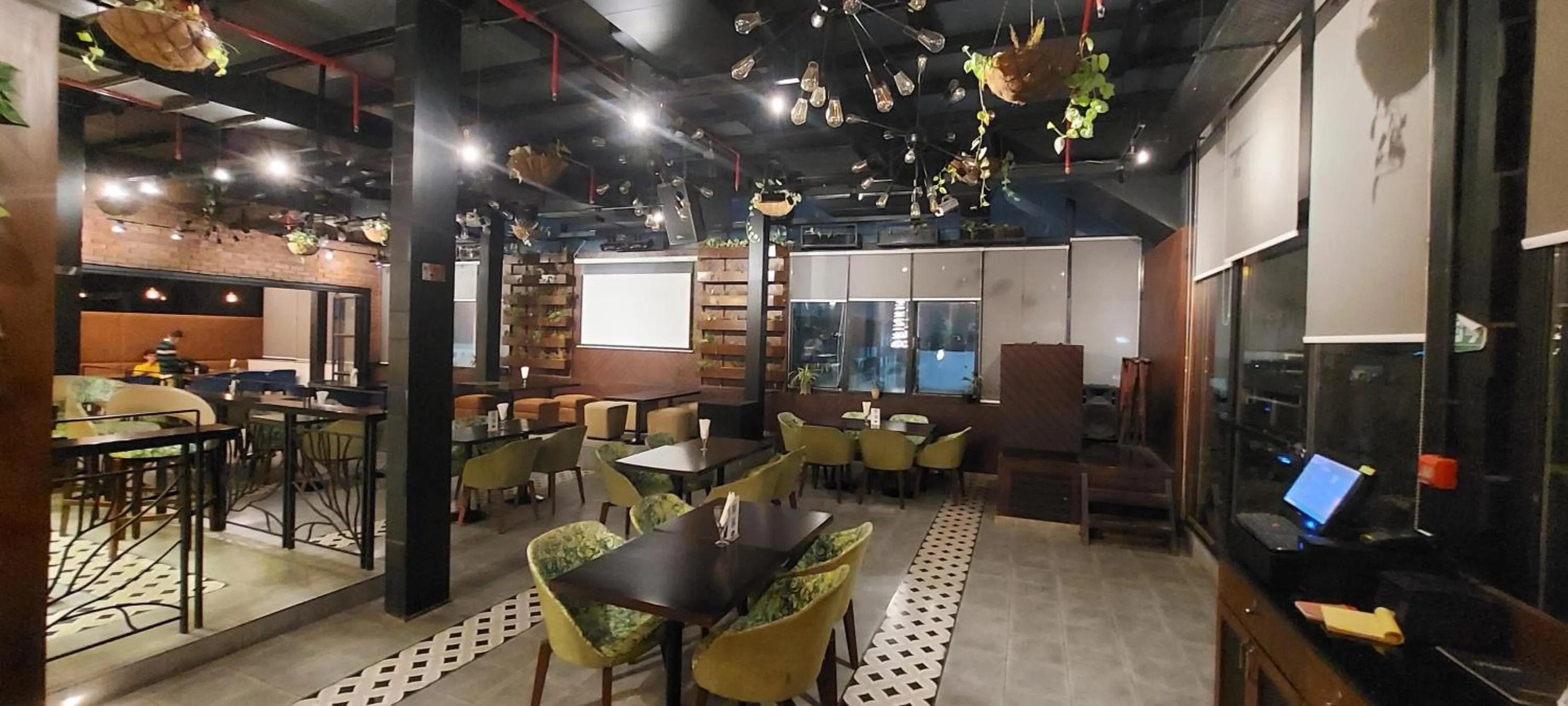 Restaurant/places to eat in Hotel Kings Corner