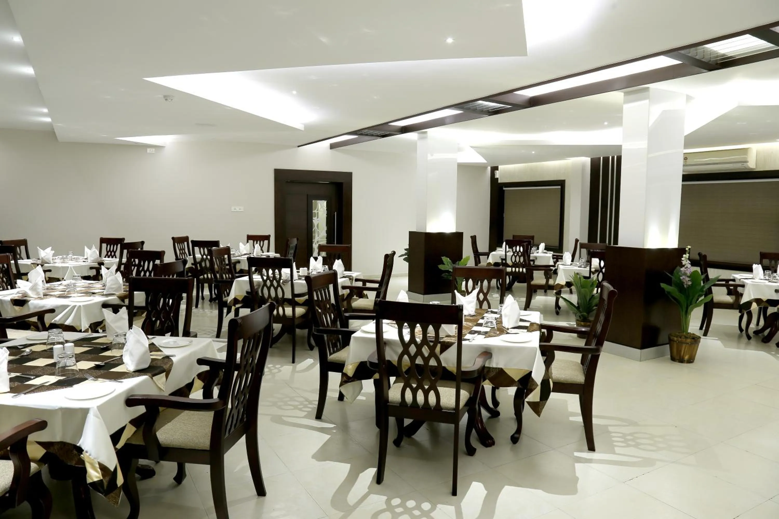 Restaurant/places to eat in Rydges Inn