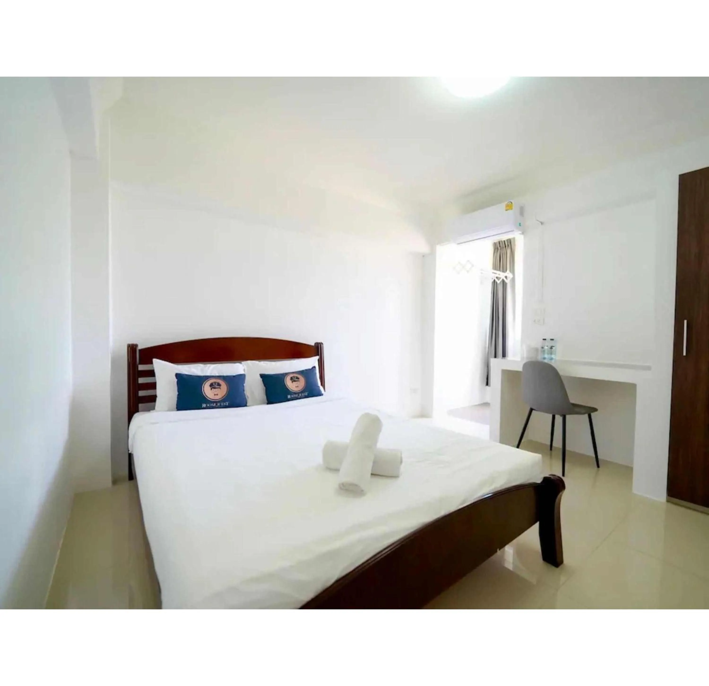 Bedroom, Bed in RQ Suvarnabhumi Airport by Collection O