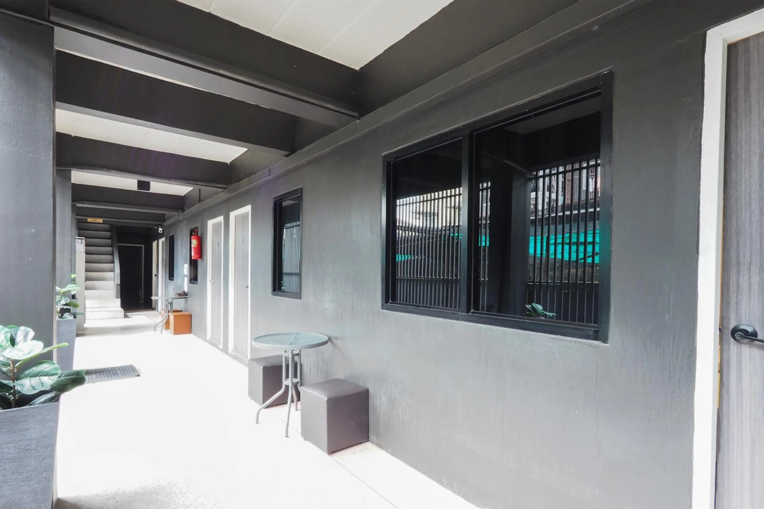 Lobby or reception in RQ Bangkok Huai Khwang by Collection O