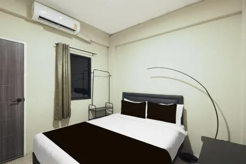 RQ Bangkok Huai Khwang by Collection O