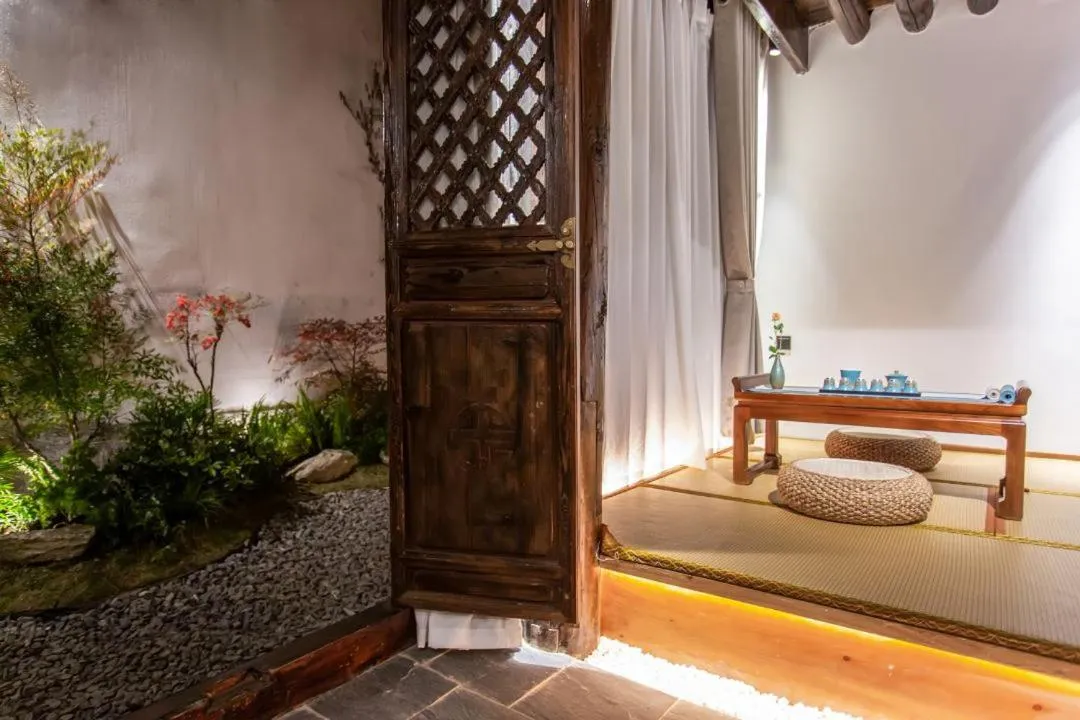 Seating area in Tianxifu