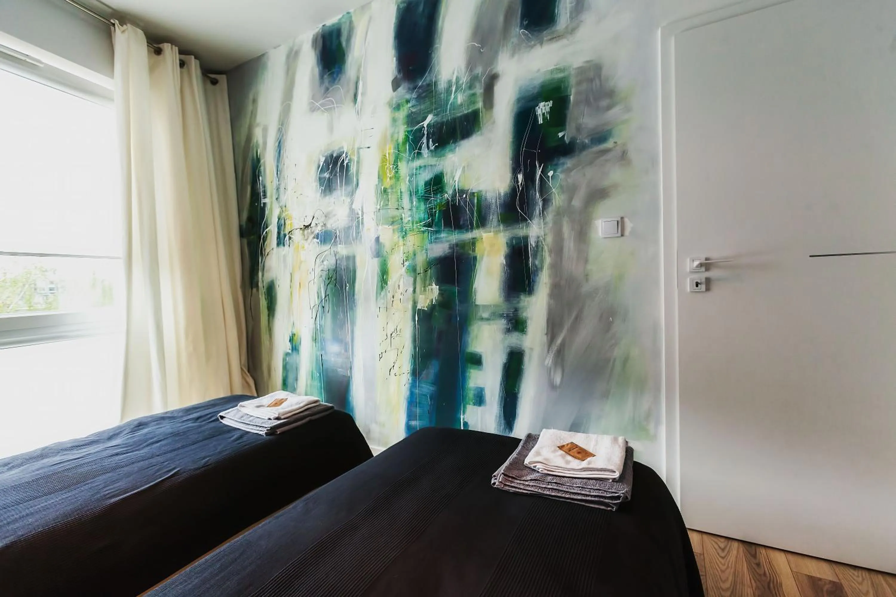 Photo of the whole room, Bed in RGB studio