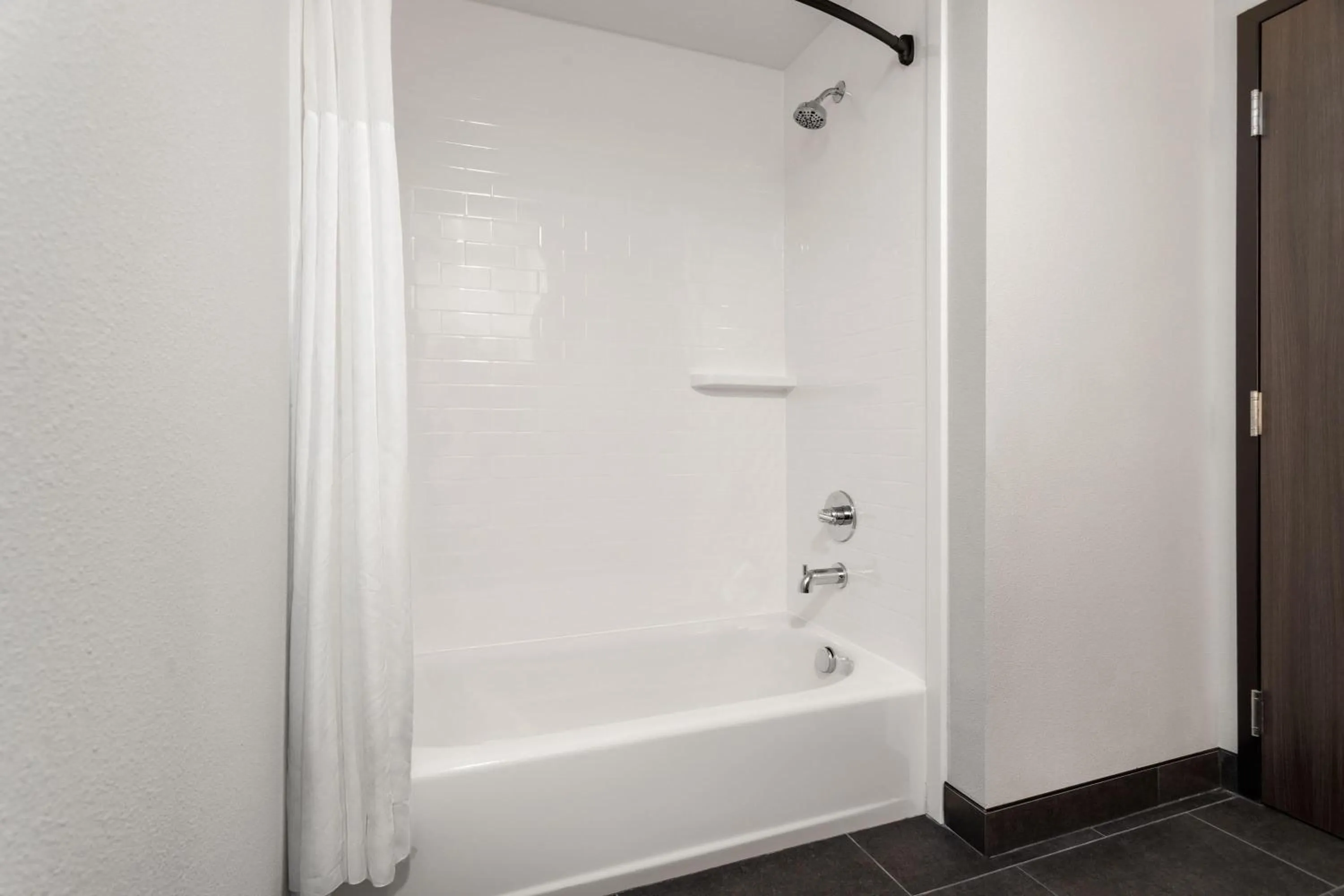 Bathroom in La Quinta Inn & Suites by Wyndham Olive Branch