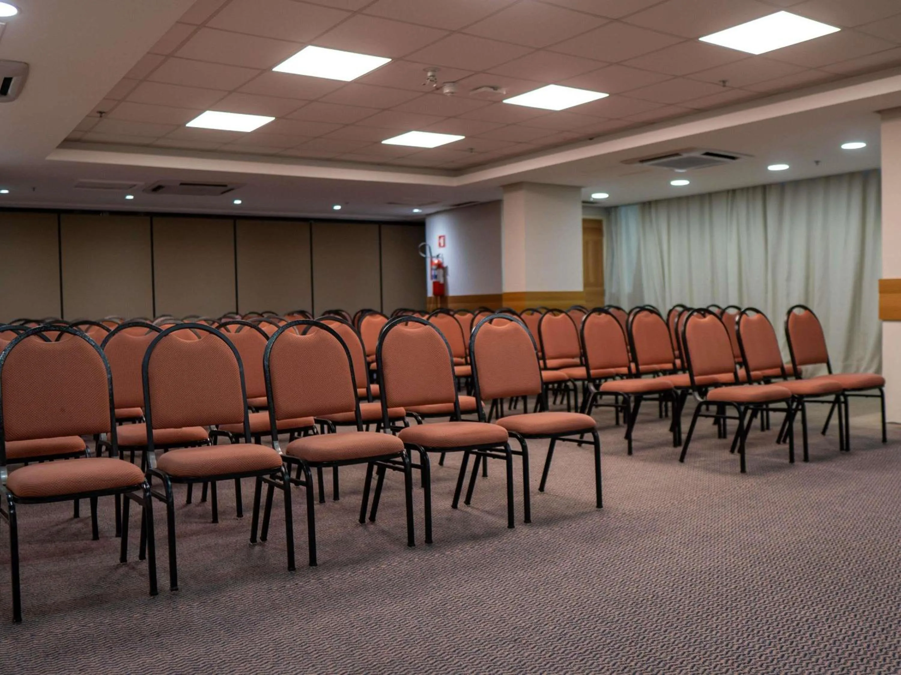 Meeting/conference room in Ibis Styles Macaé