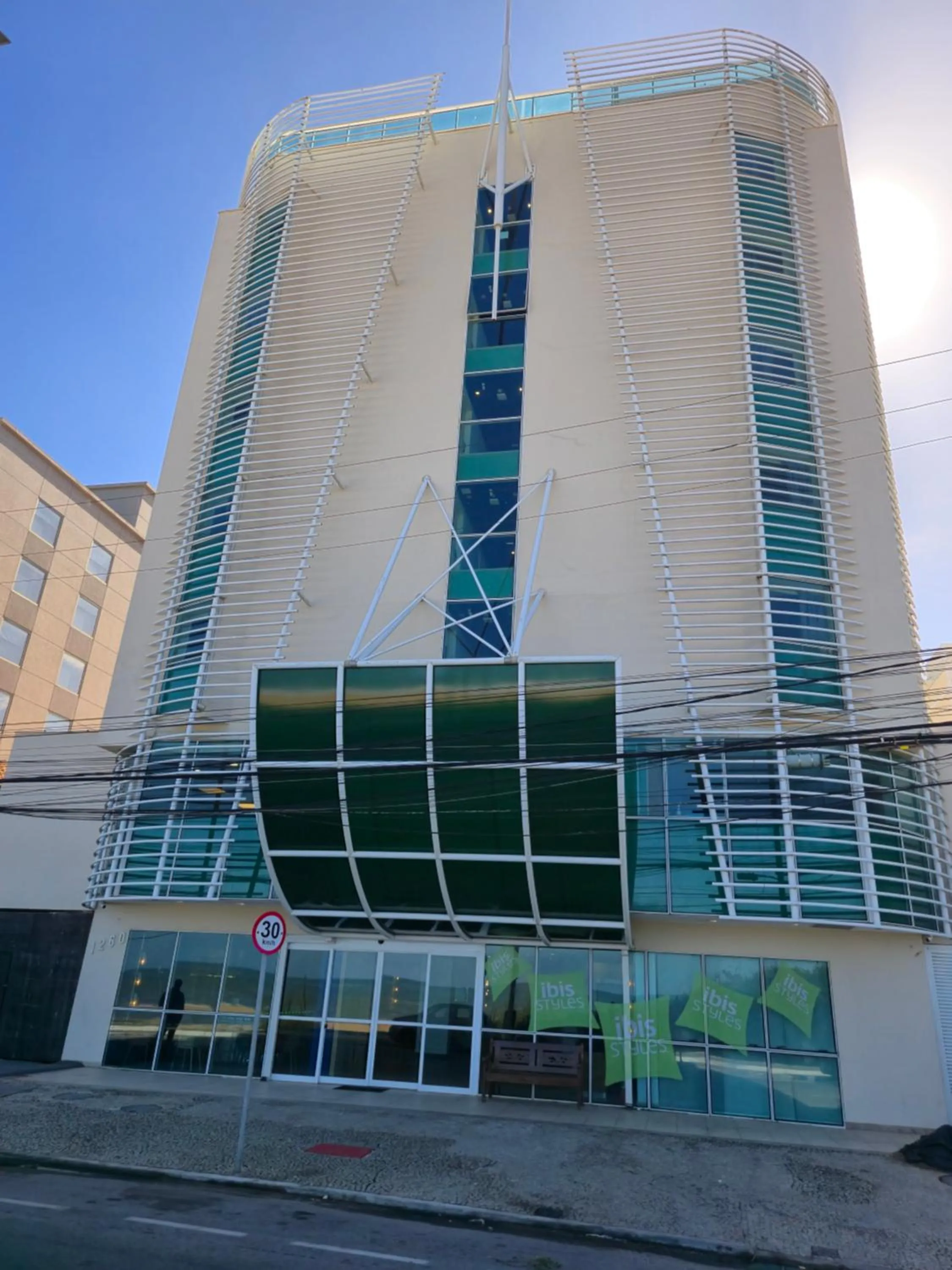 Facade/entrance in Ibis Styles Macaé
