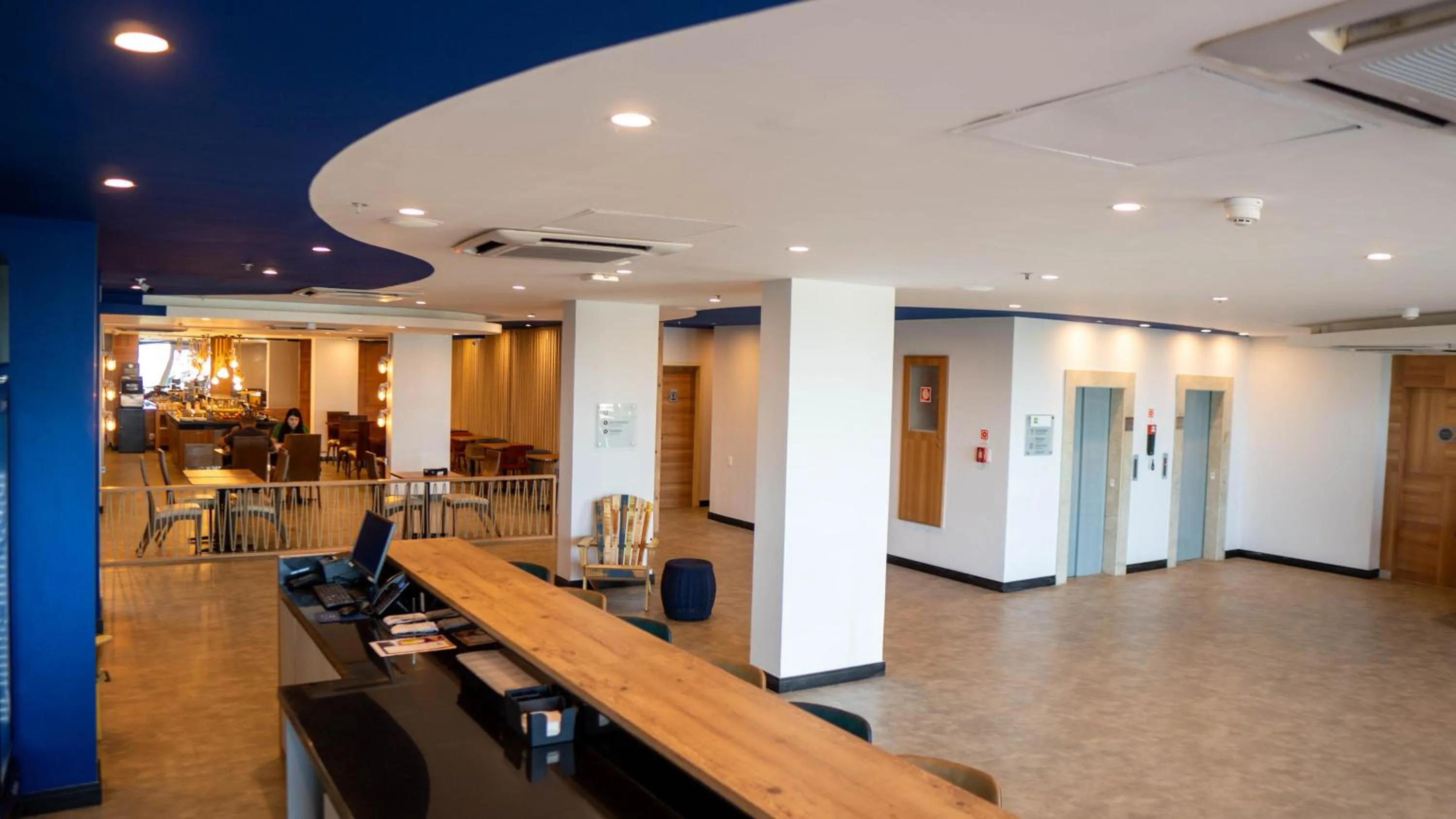 Lobby or reception in Ibis Styles Macaé