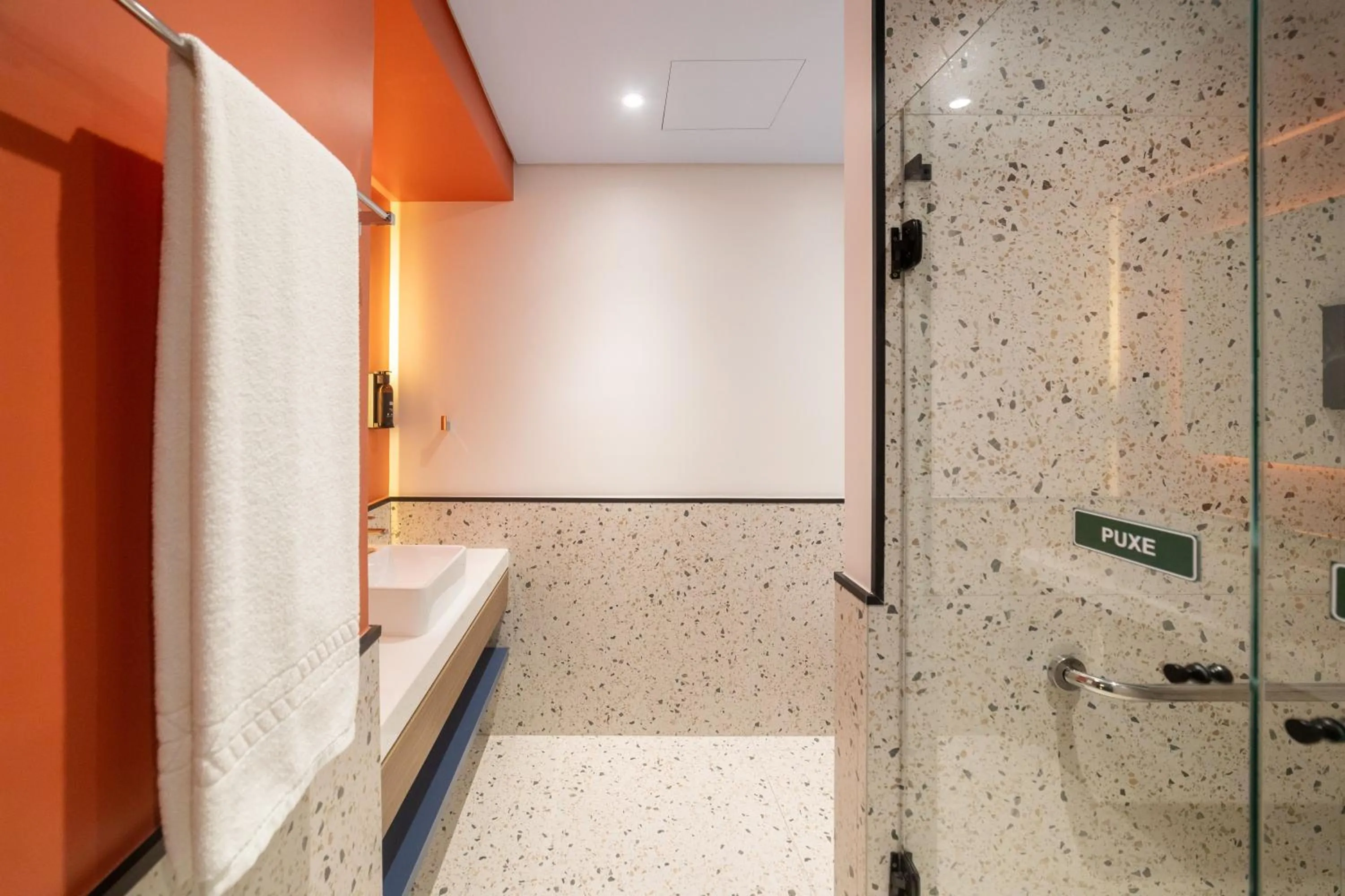Bathroom in ibis Styles Fortaleza Shopping Giga Mall