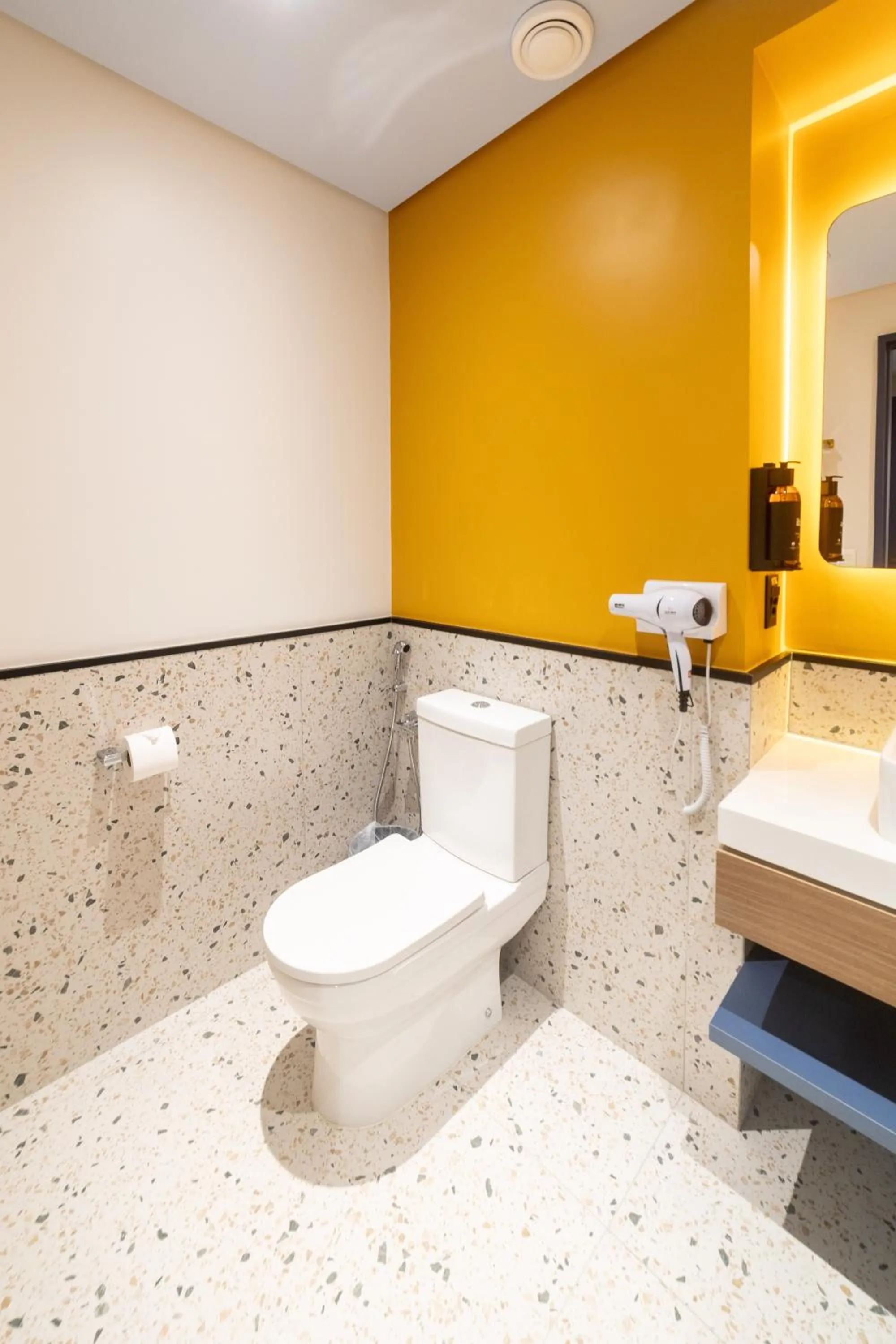 Bathroom in ibis Styles Fortaleza Shopping Giga Mall