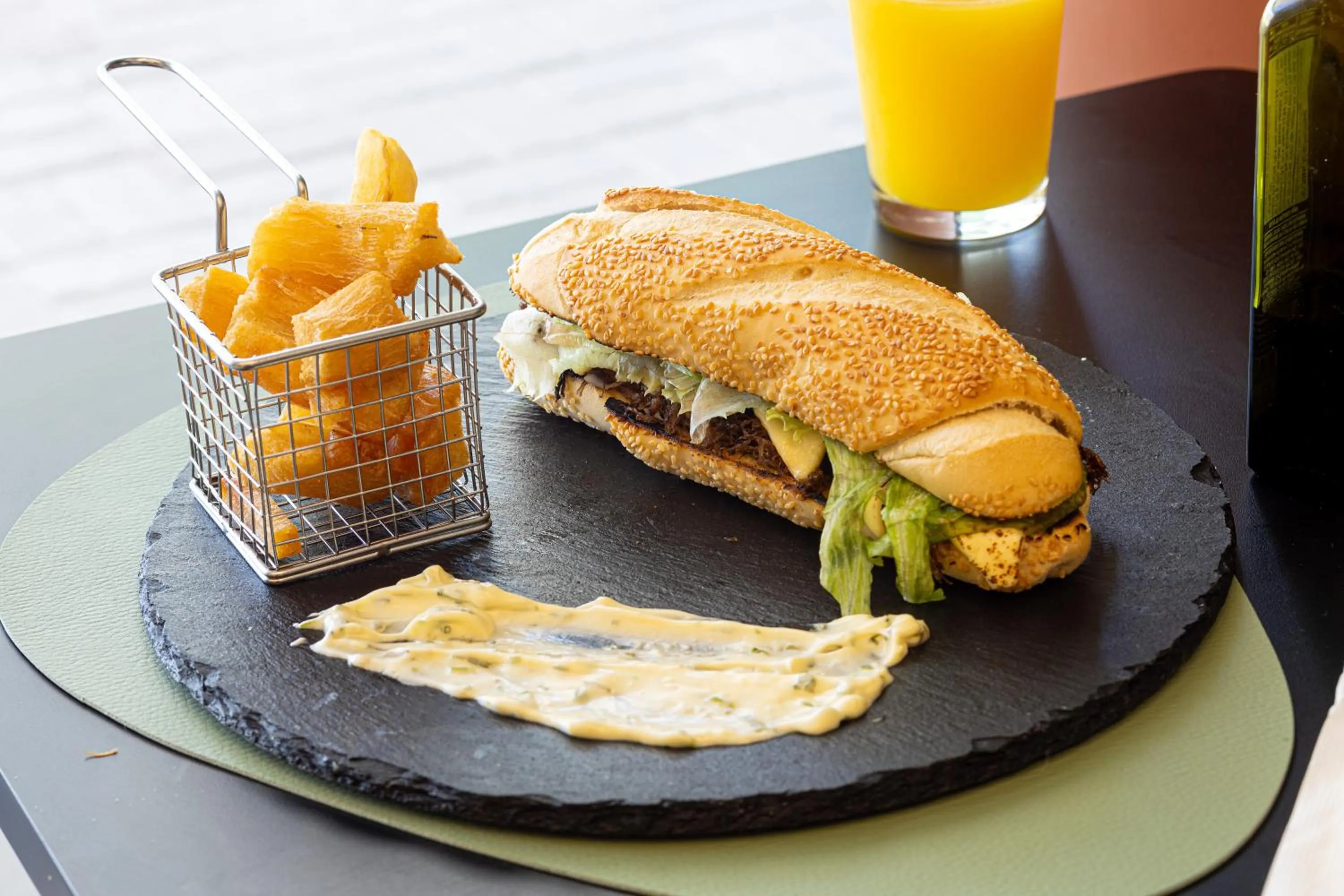 Restaurant/places to eat in ibis Styles Fortaleza Shopping Giga Mall