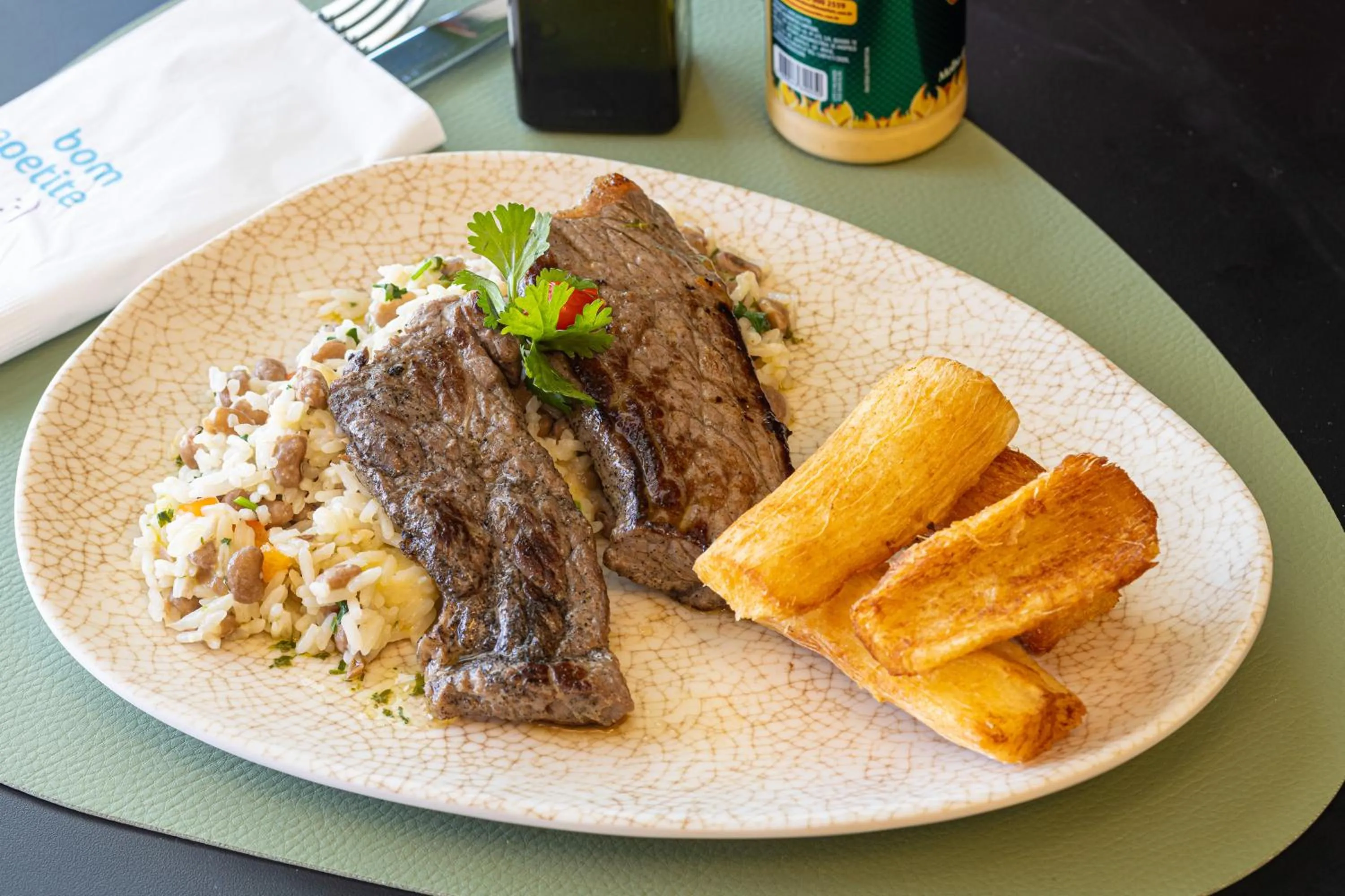 Restaurant/places to eat in ibis Styles Fortaleza Shopping Giga Mall