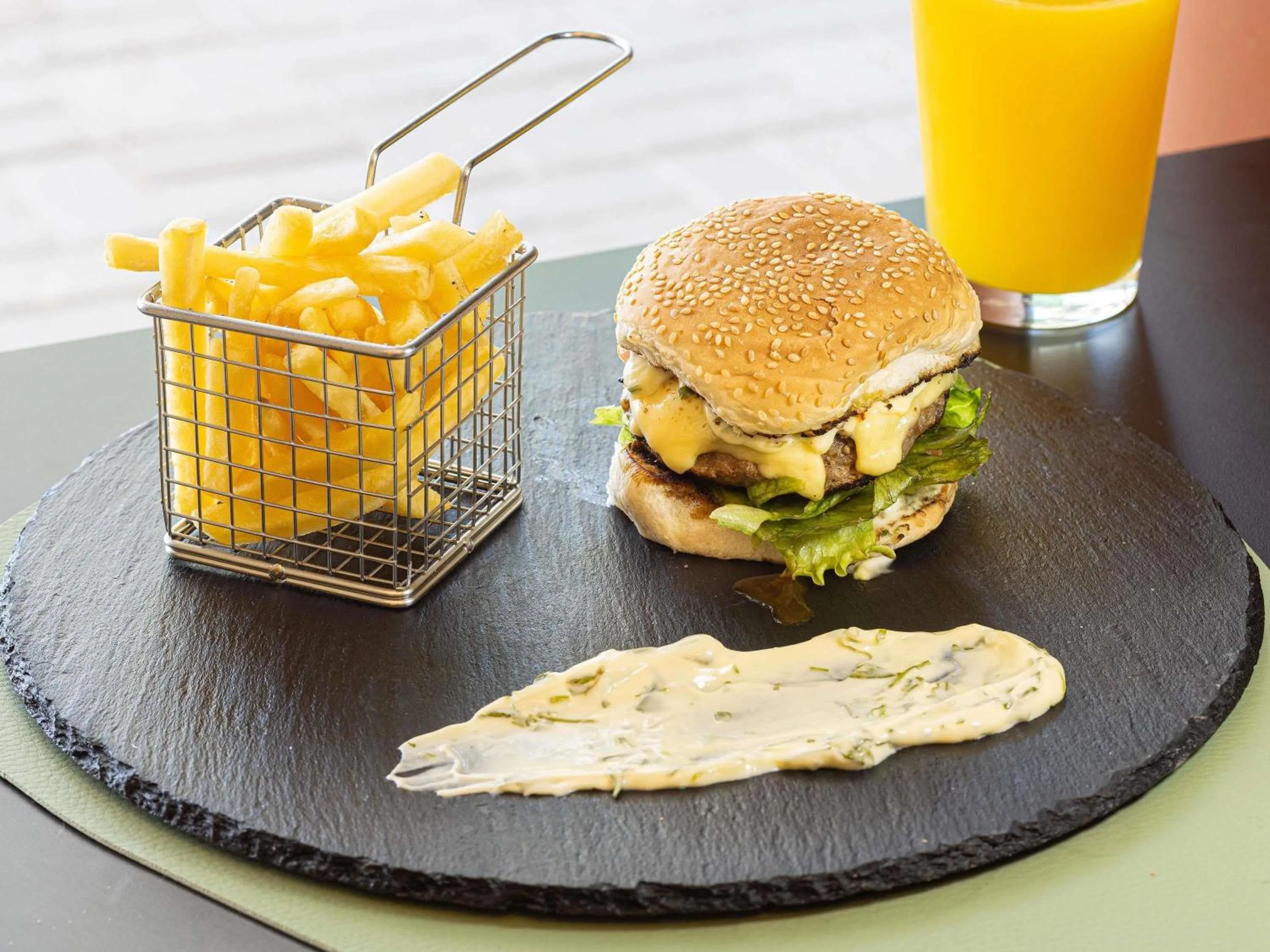 Restaurant/places to eat in ibis Styles Fortaleza Shopping Giga Mall