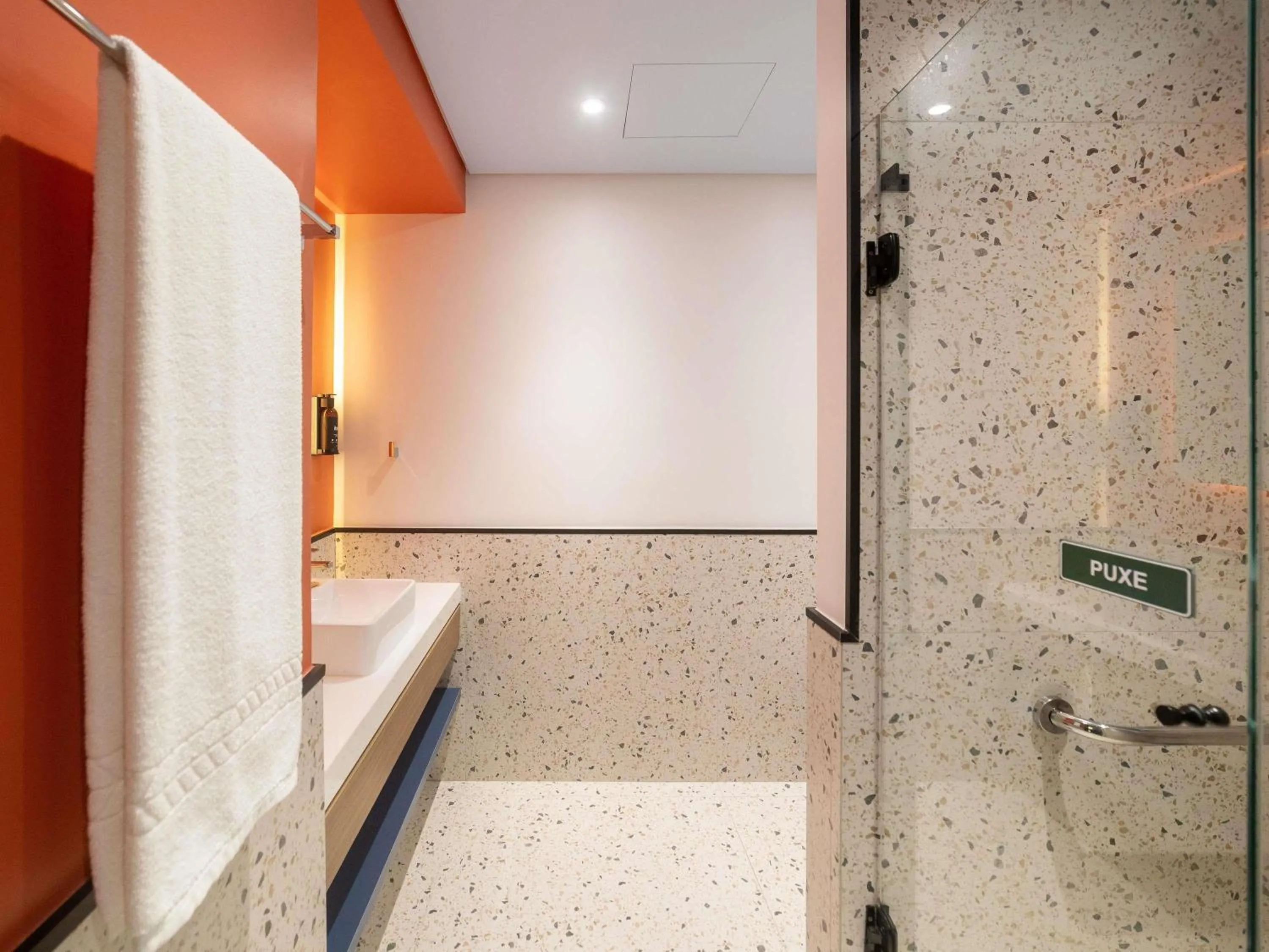 Bedroom in ibis Styles Fortaleza Shopping Giga Mall