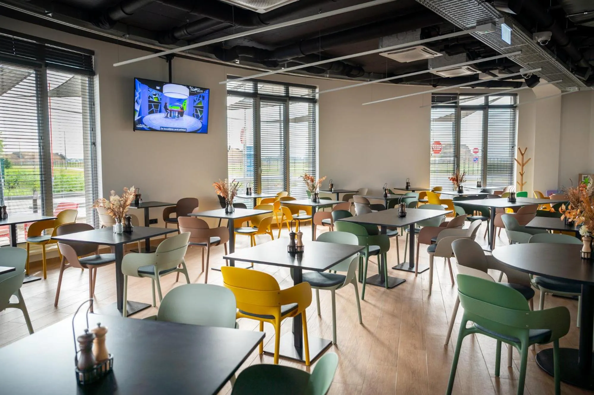 Restaurant/places to eat in ibis Styles Debrecen Airport