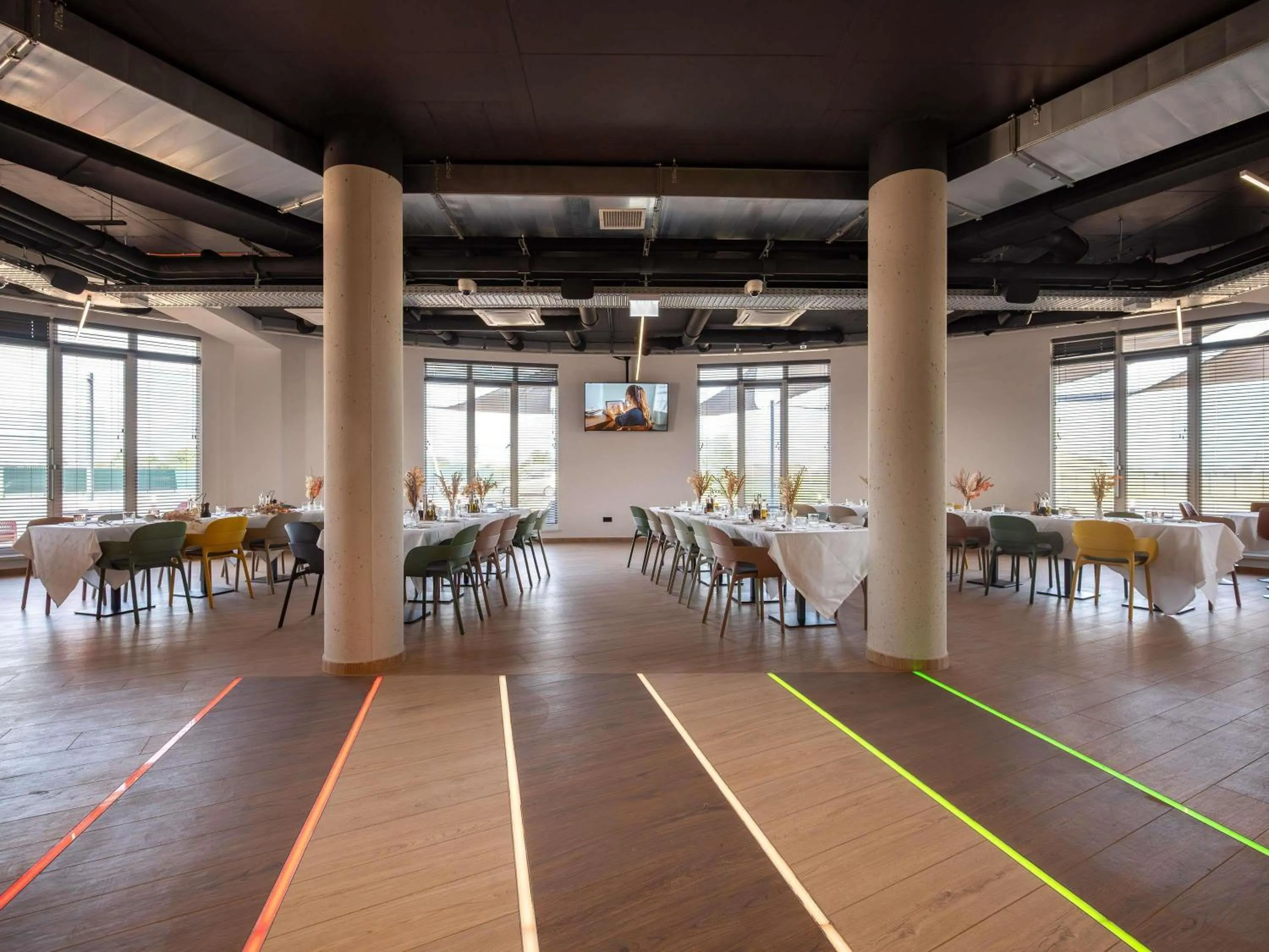 Lounge or bar in ibis Styles Debrecen Airport