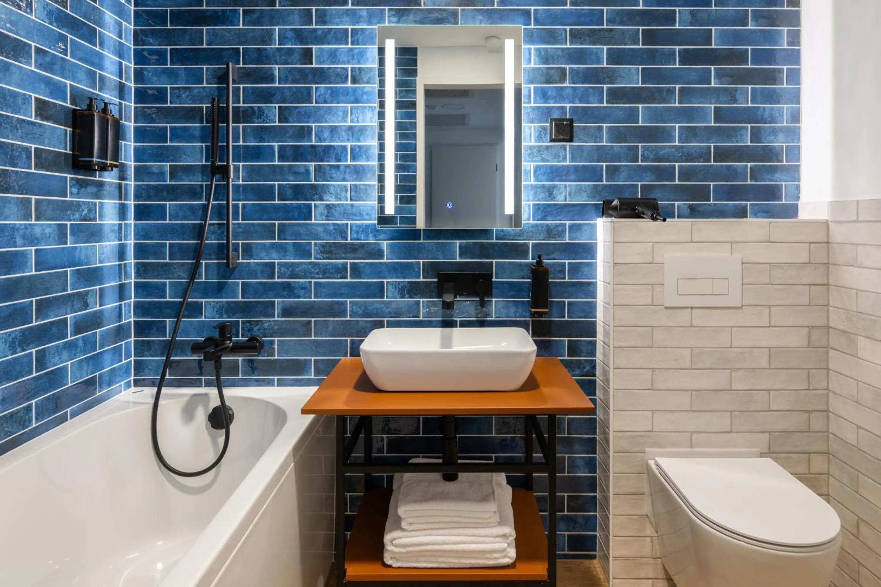 Toilet in ibis Styles Debrecen Airport