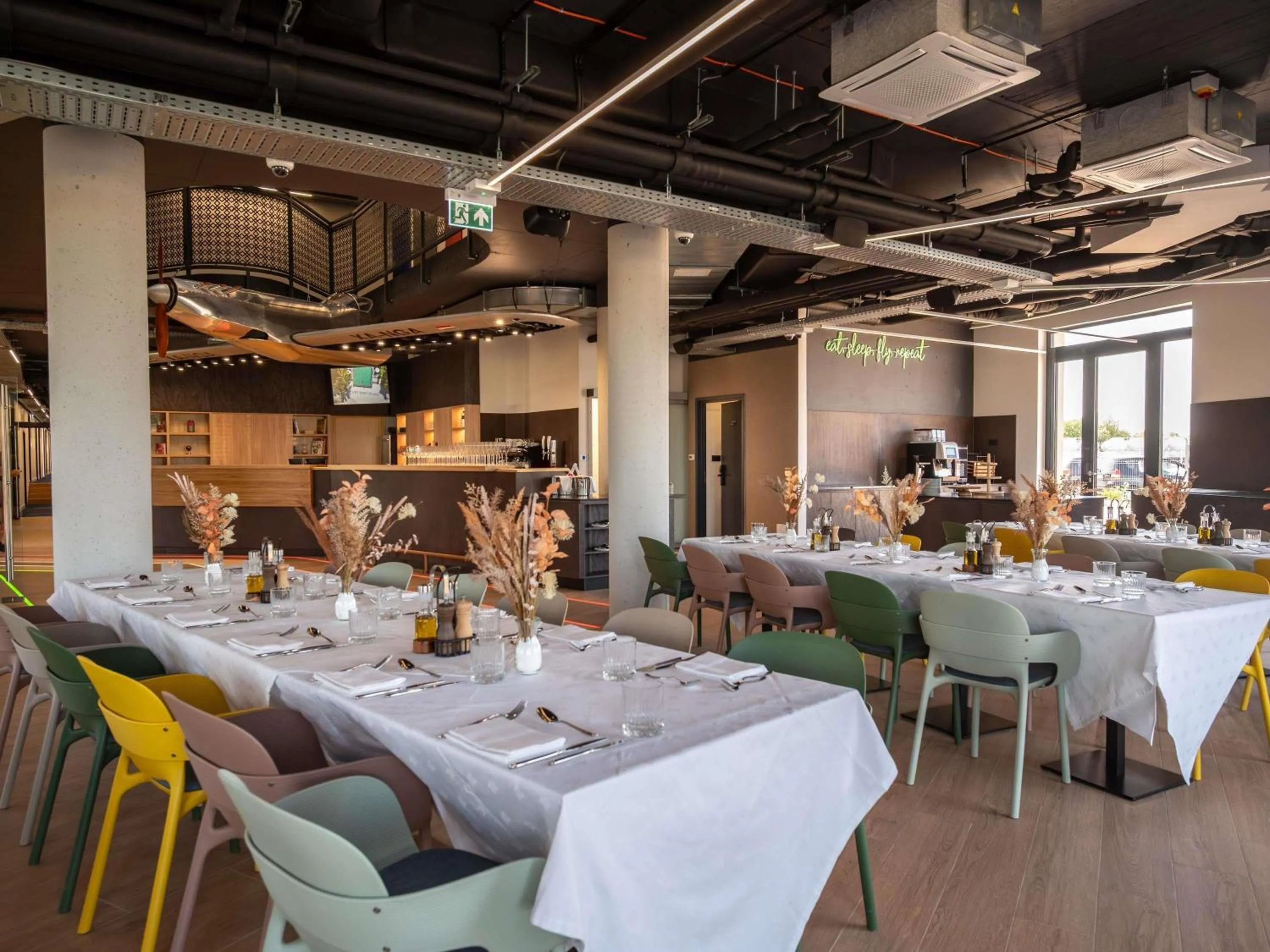 Restaurant/places to eat in ibis Styles Debrecen Airport