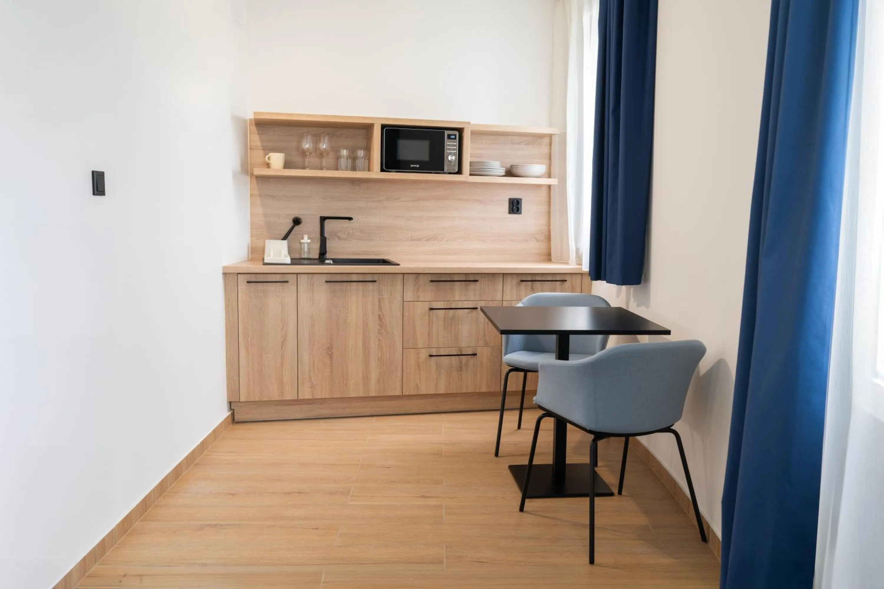 Kitchen or kitchenette in ibis Styles Debrecen Airport