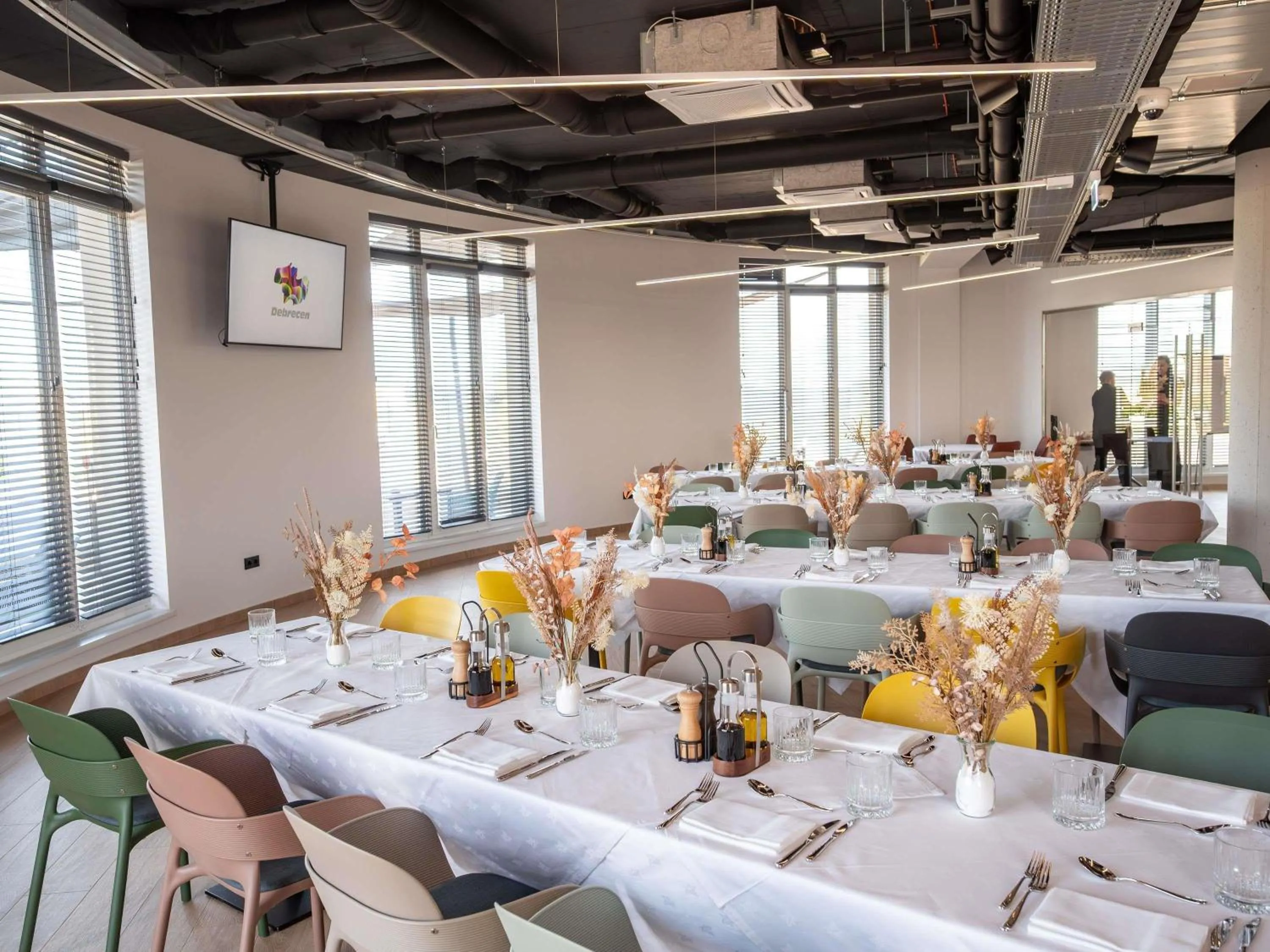 Restaurant/places to eat in ibis Styles Debrecen Airport