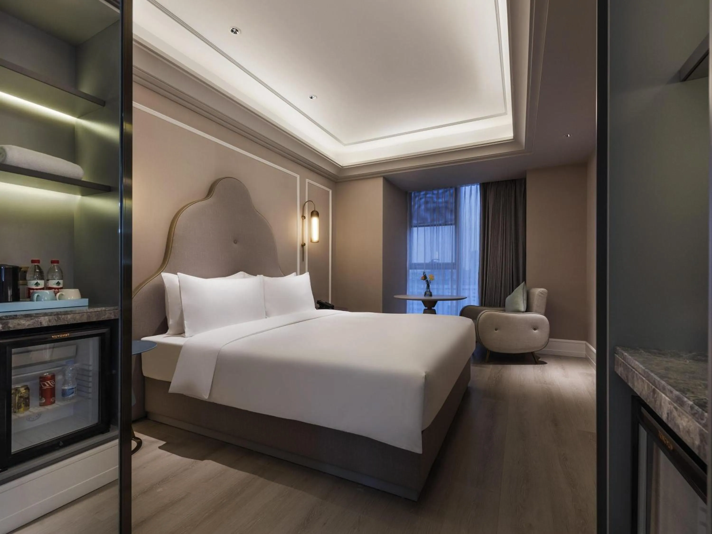Bedroom, Bed in Mercure Shanghai Waigaoq Free Trade Zone