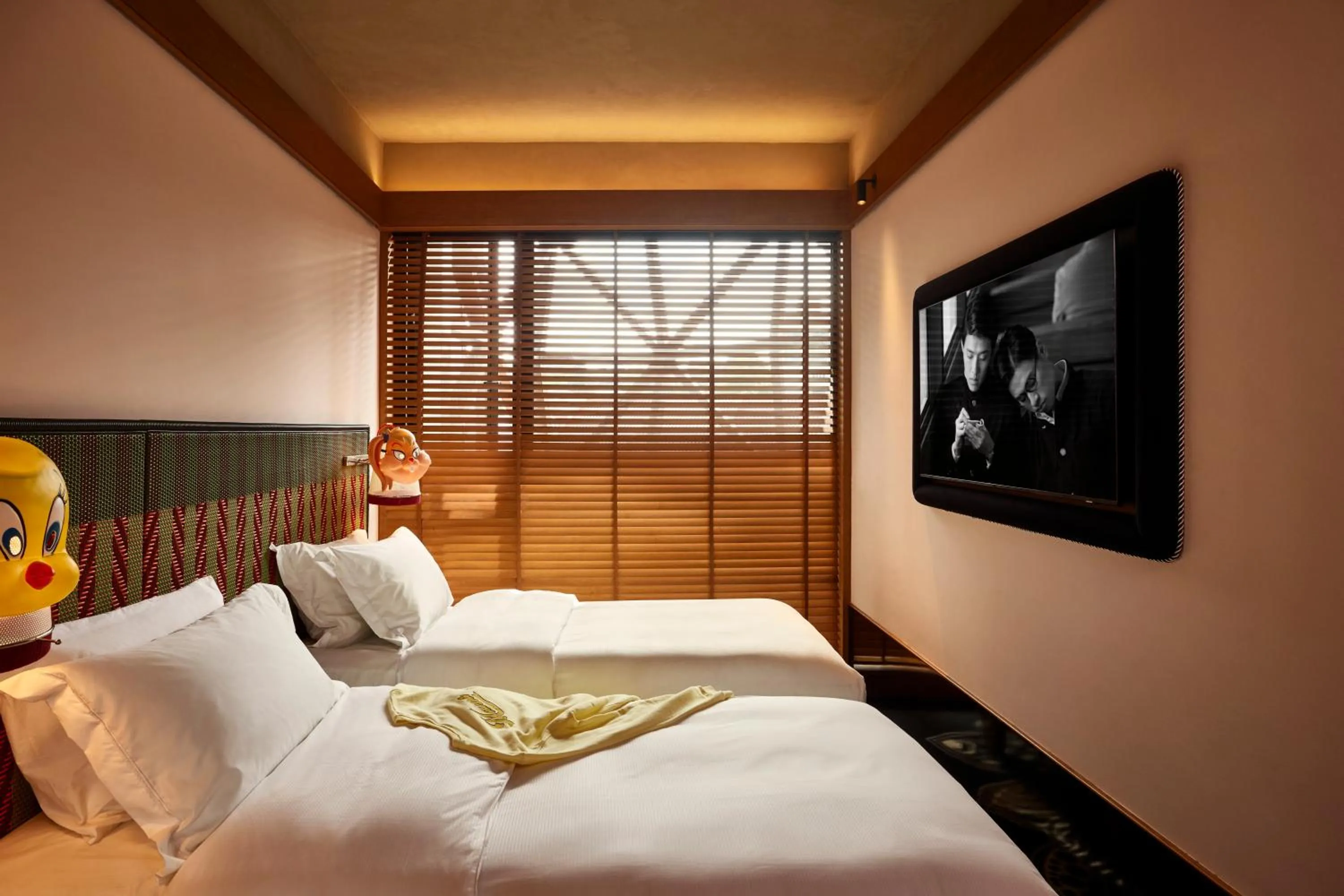 Bed in Mama Shelter Singapore Orchard