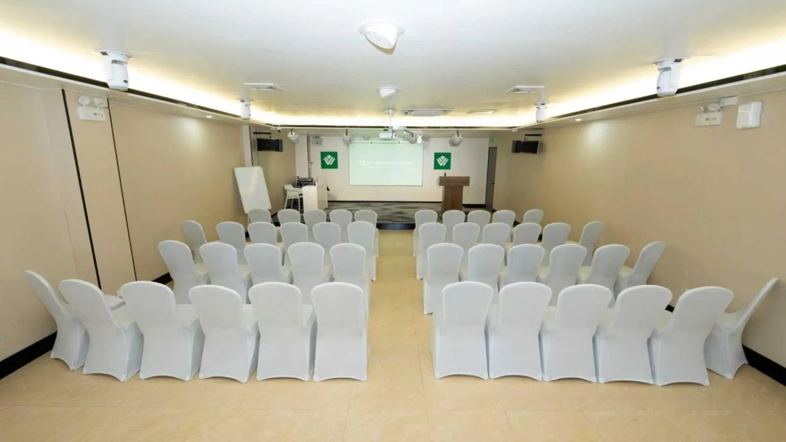 Meeting/conference room in Wyndham Garden Wailoaloa Beach Fiji