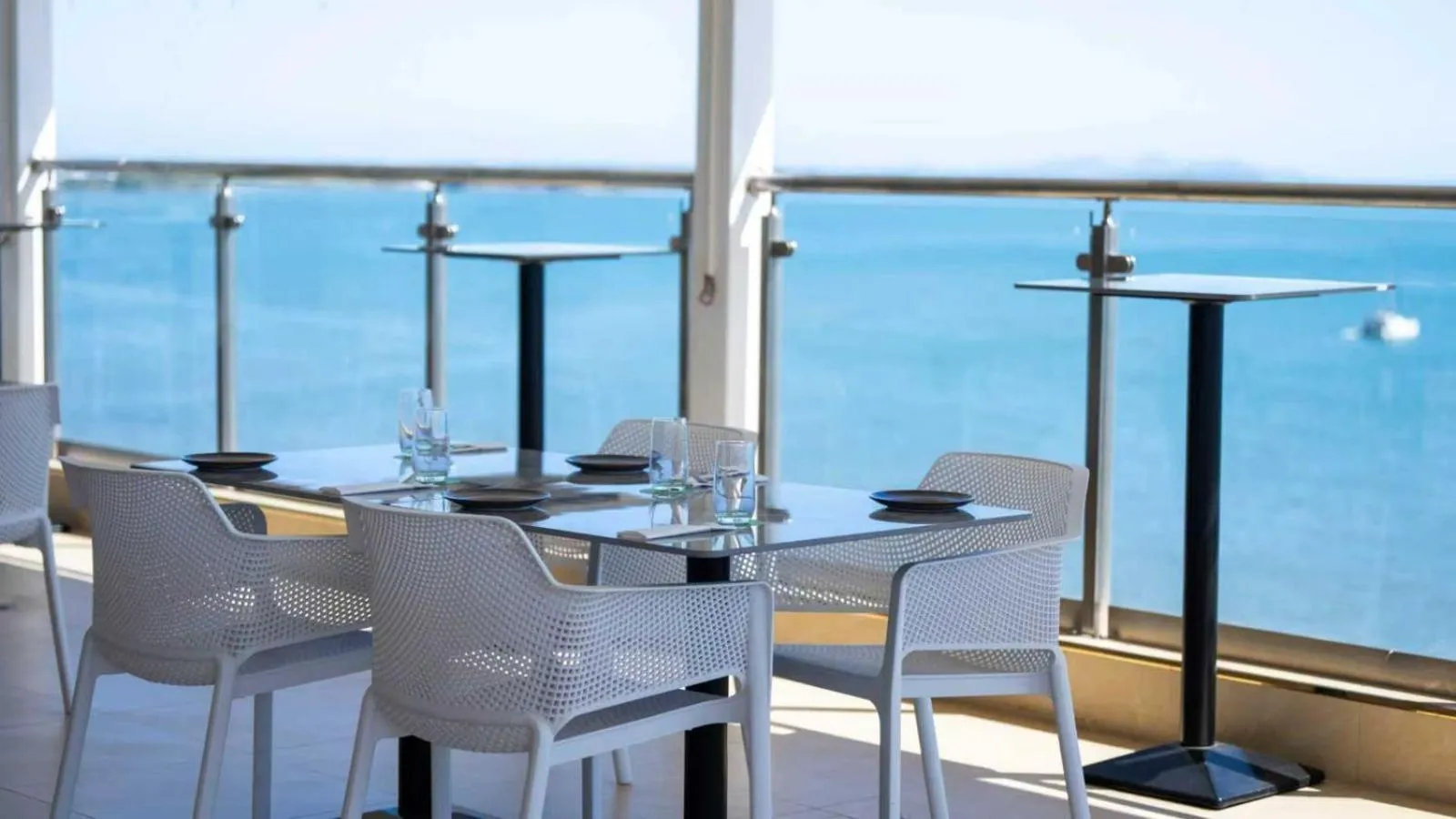 Restaurant/places to eat in Wyndham Garden Wailoaloa Beach Fiji