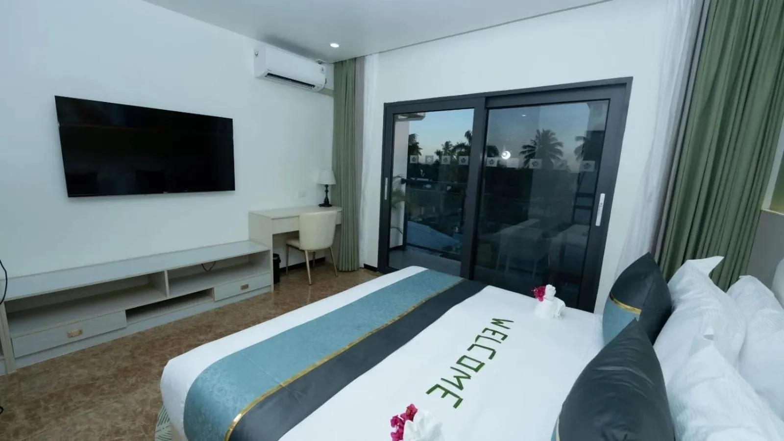 Photo of the whole room, Bed in Wyndham Garden Wailoaloa Beach Fiji