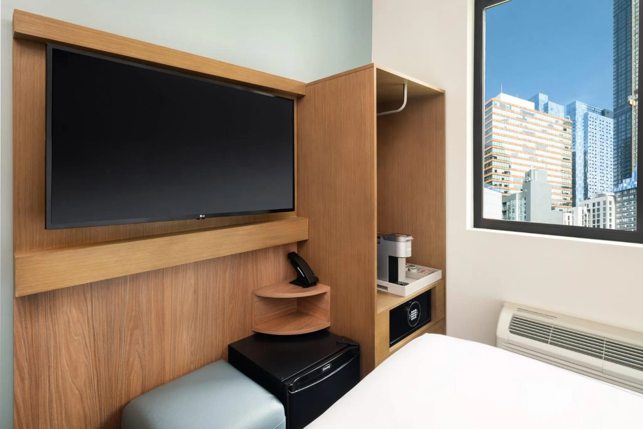 Photo of the whole room, Bed in EVEN Hotel Long Island City - New York by IHG