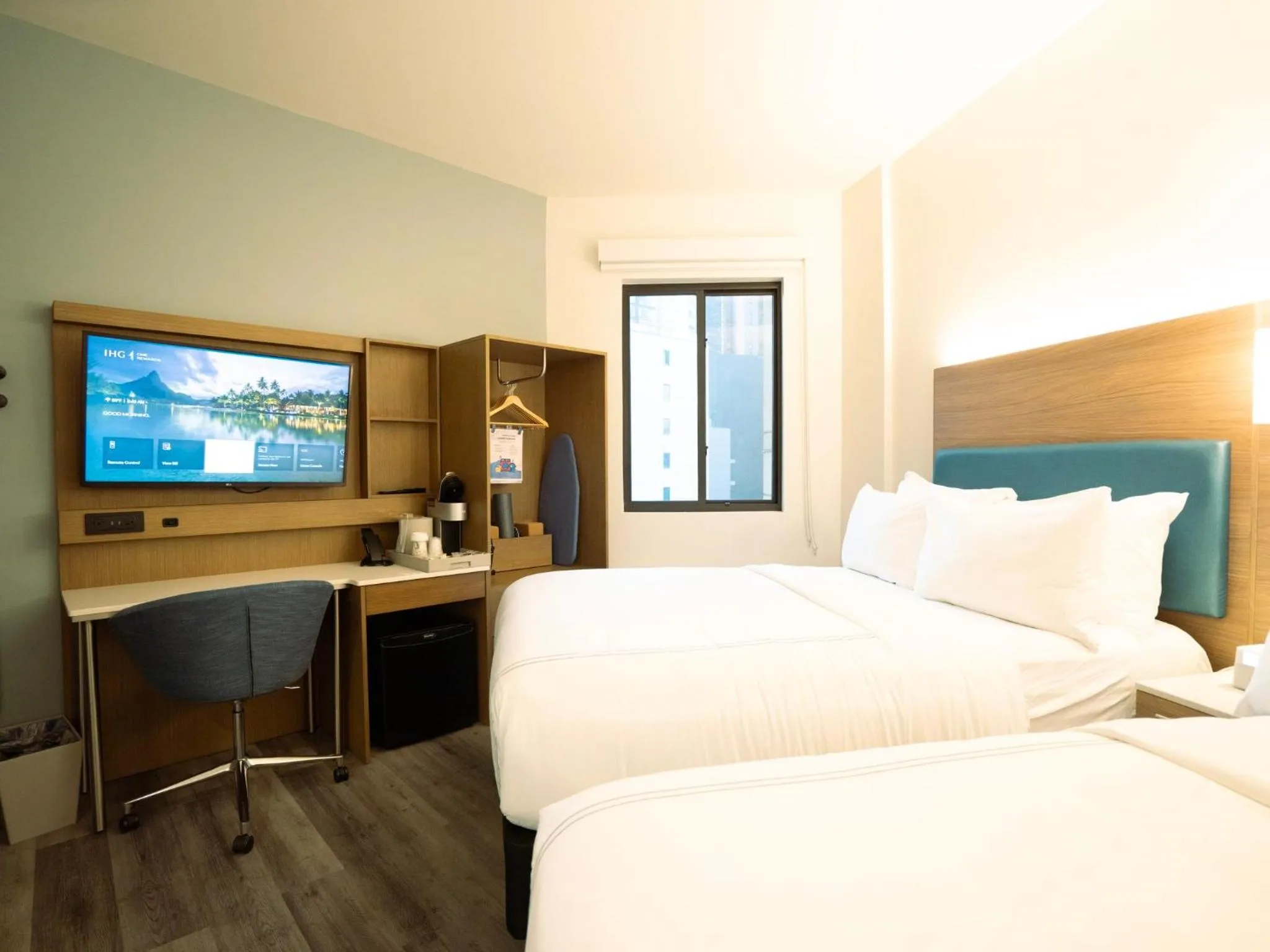Photo of the whole room, Bed in EVEN Hotel Long Island City - New York by IHG