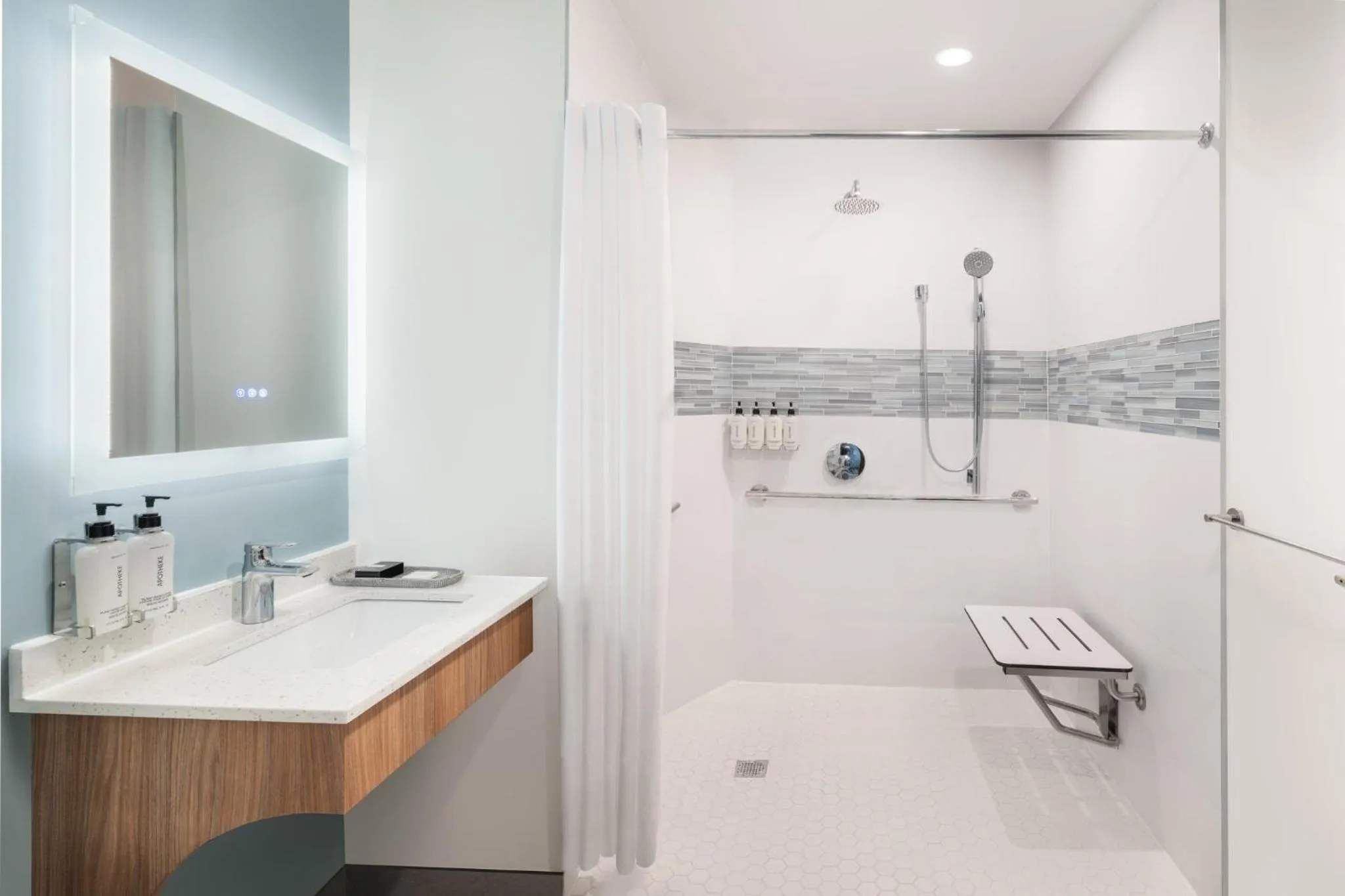 Photo of the whole room in EVEN Hotel Long Island City - New York by IHG