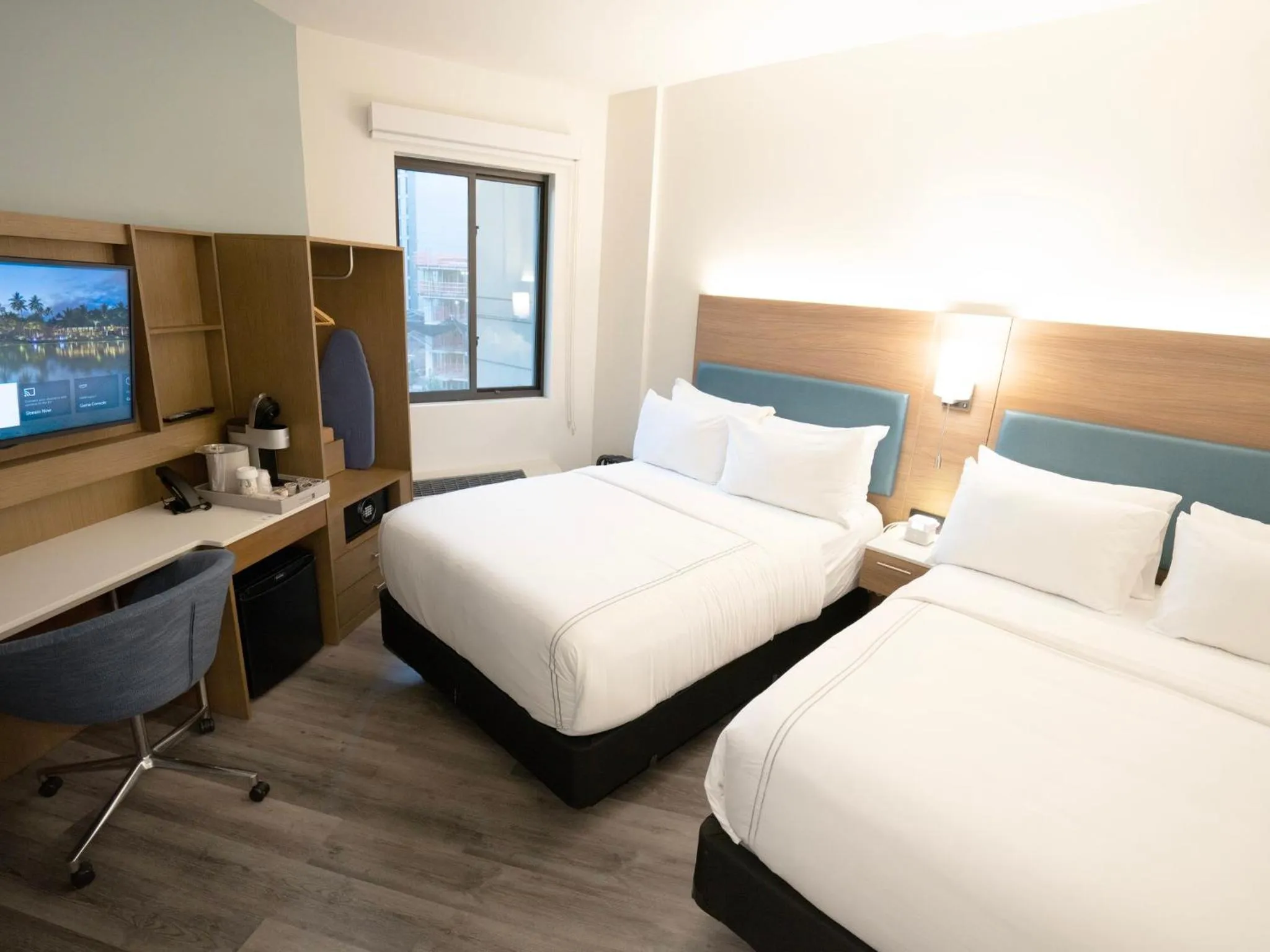 Photo of the whole room, Bed in EVEN Hotel Long Island City - New York by IHG