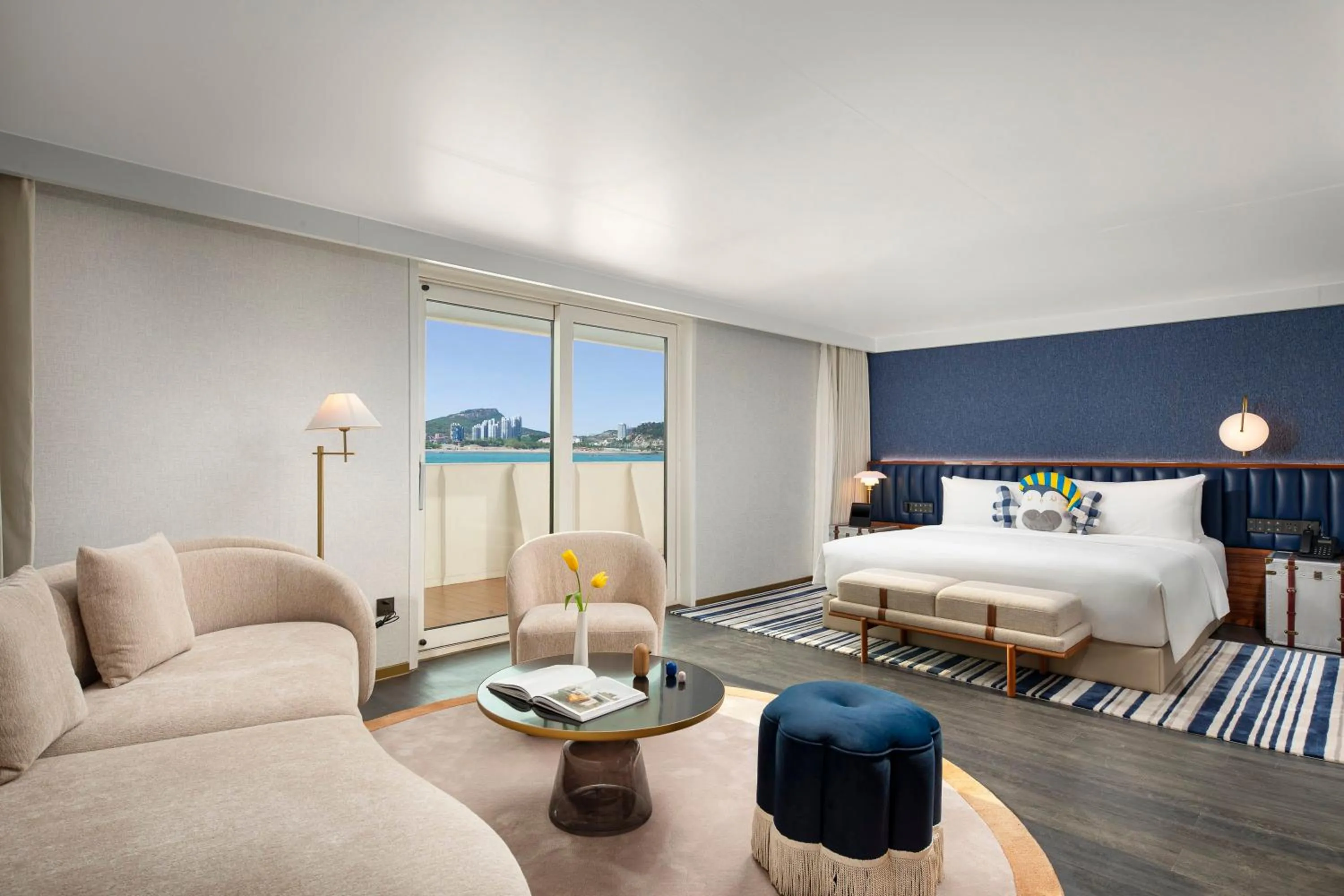 Photo of the whole room in voco Lianyungang Star of HaizhouBay