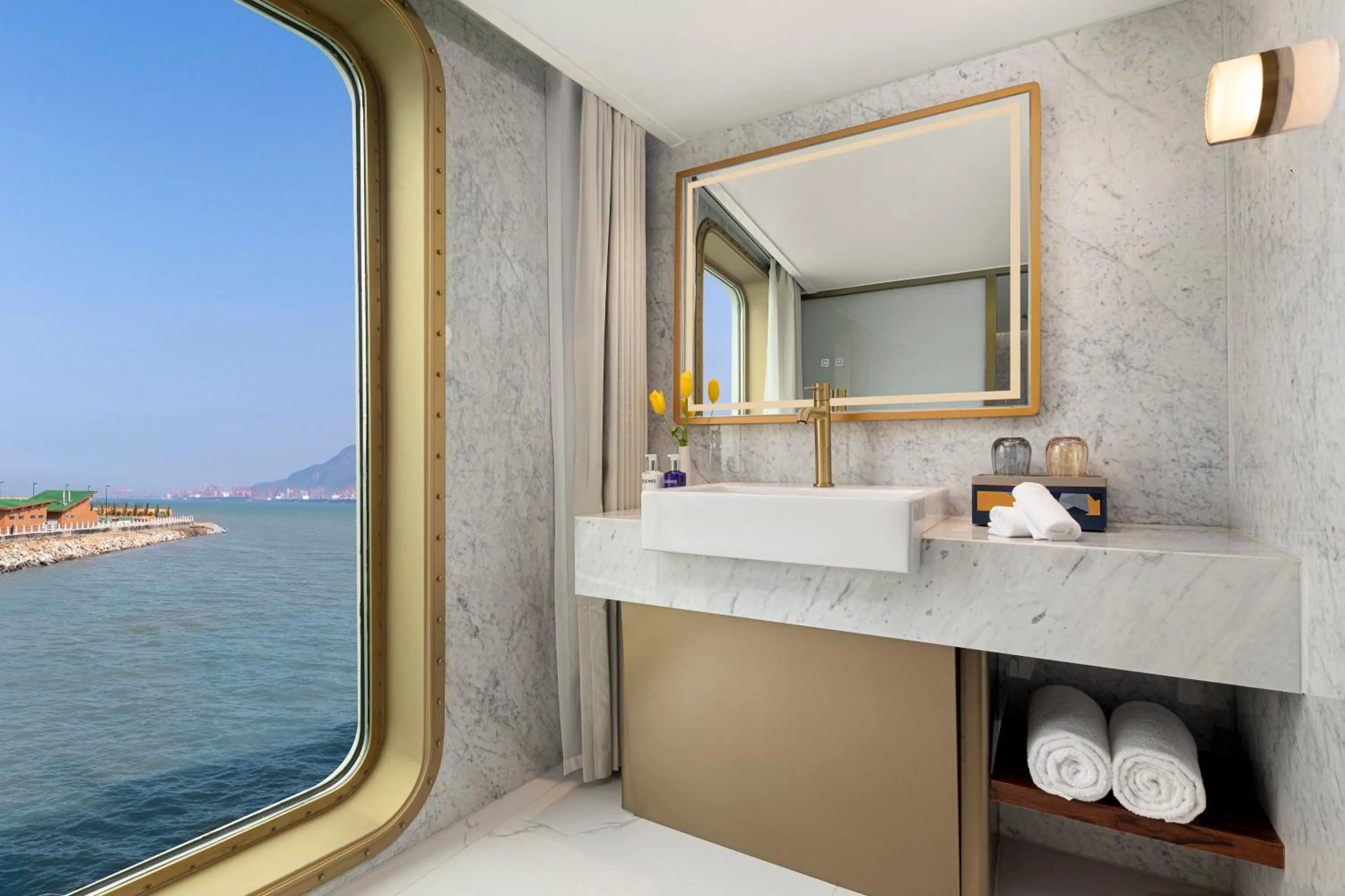 Bathroom in voco Lianyungang Star of HaizhouBay