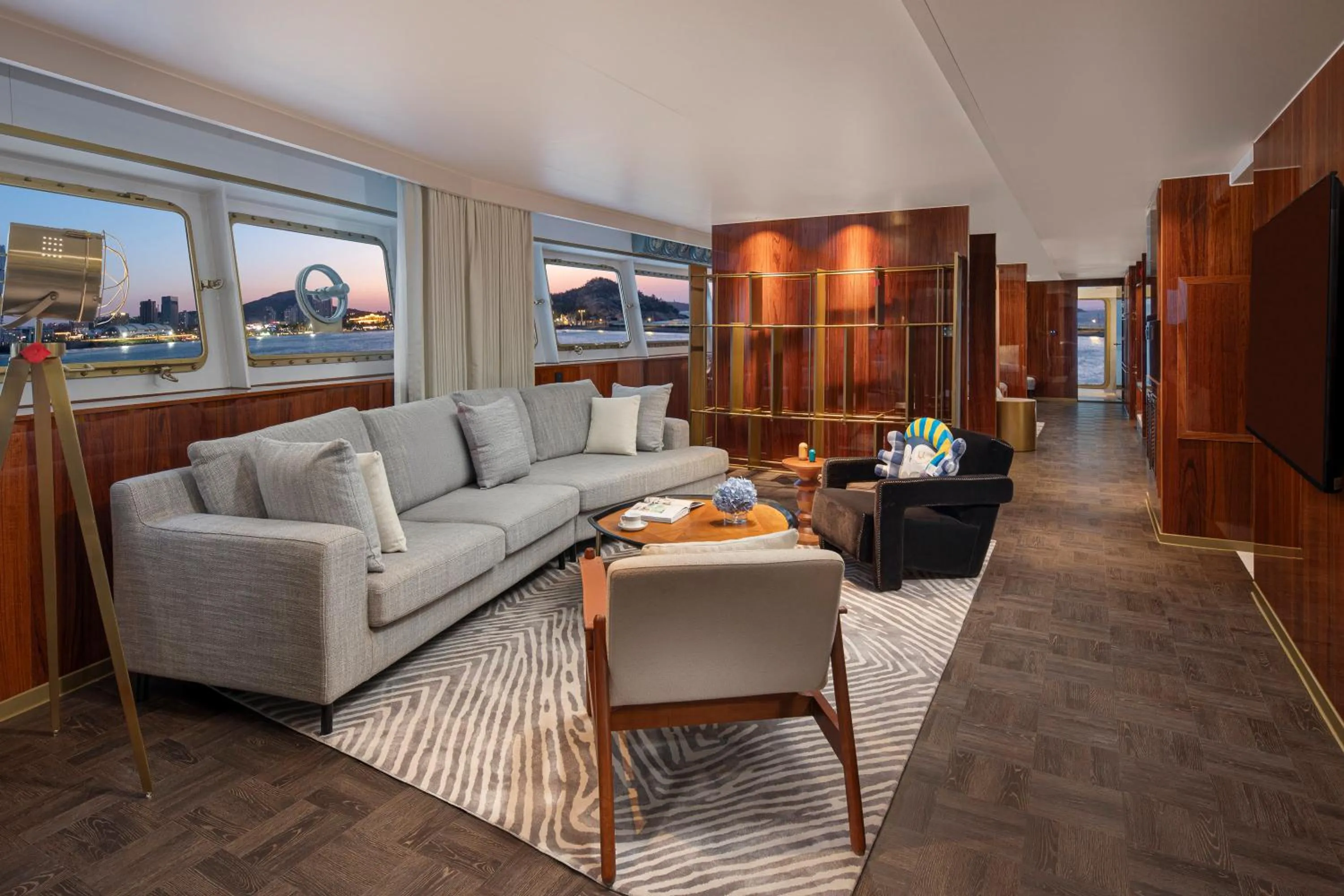 Photo of the whole room in voco Lianyungang Star of HaizhouBay