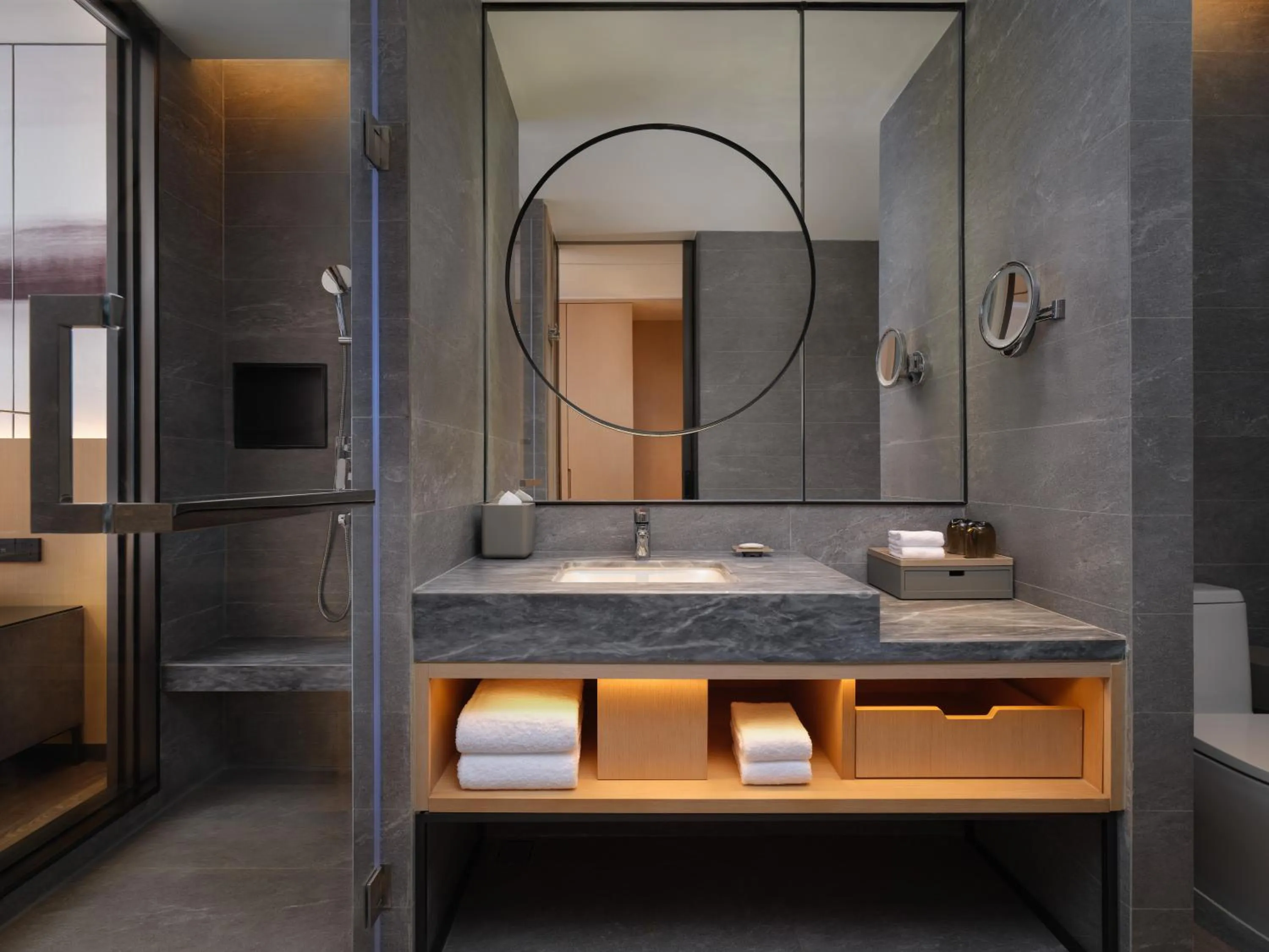 Toilet in Courtyard by Marriott Guangzhou Pazhou