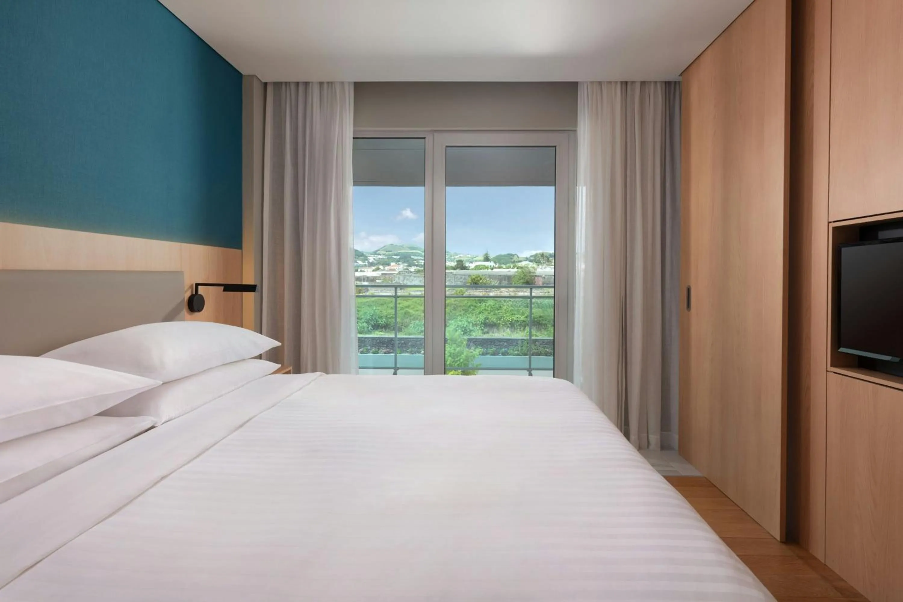 Photo of the whole room, Bed in Delta Hotels by Marriott Azores