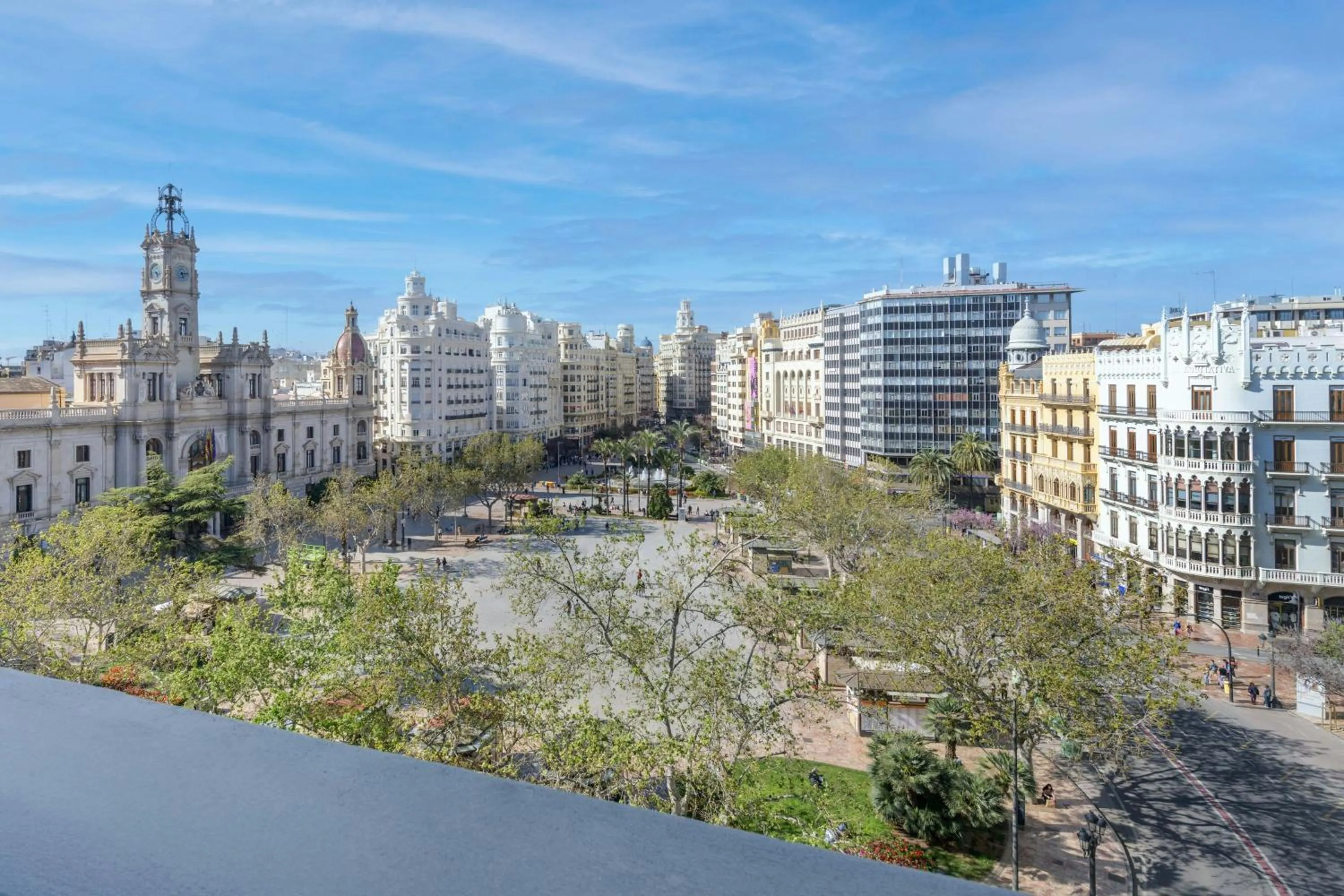 Photo of the whole room in Grand Hotel Centenari, Valencia, Autograph Collection