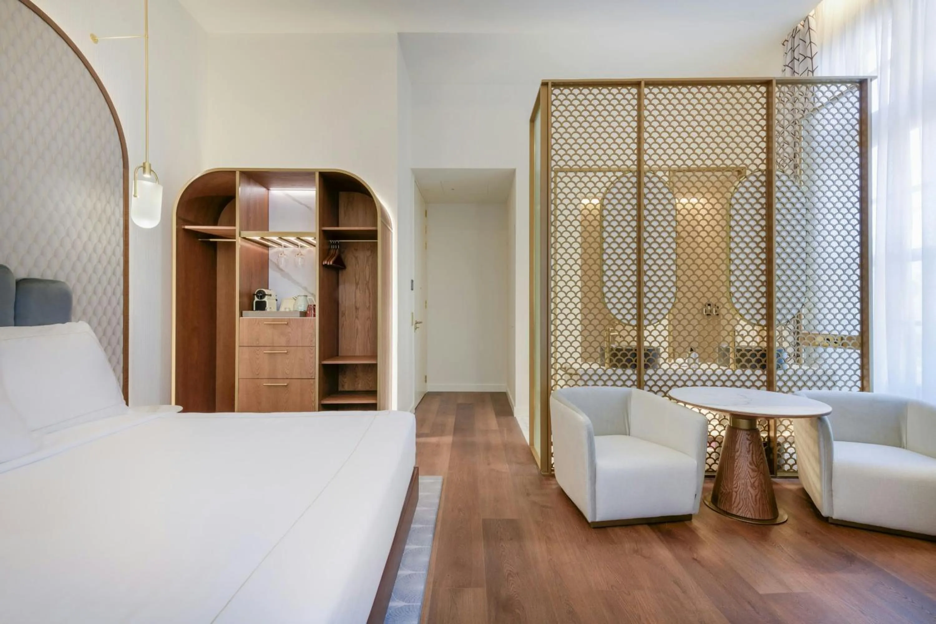 Photo of the whole room, Bed in Grand Hotel Centenari, Valencia, Autograph Collection