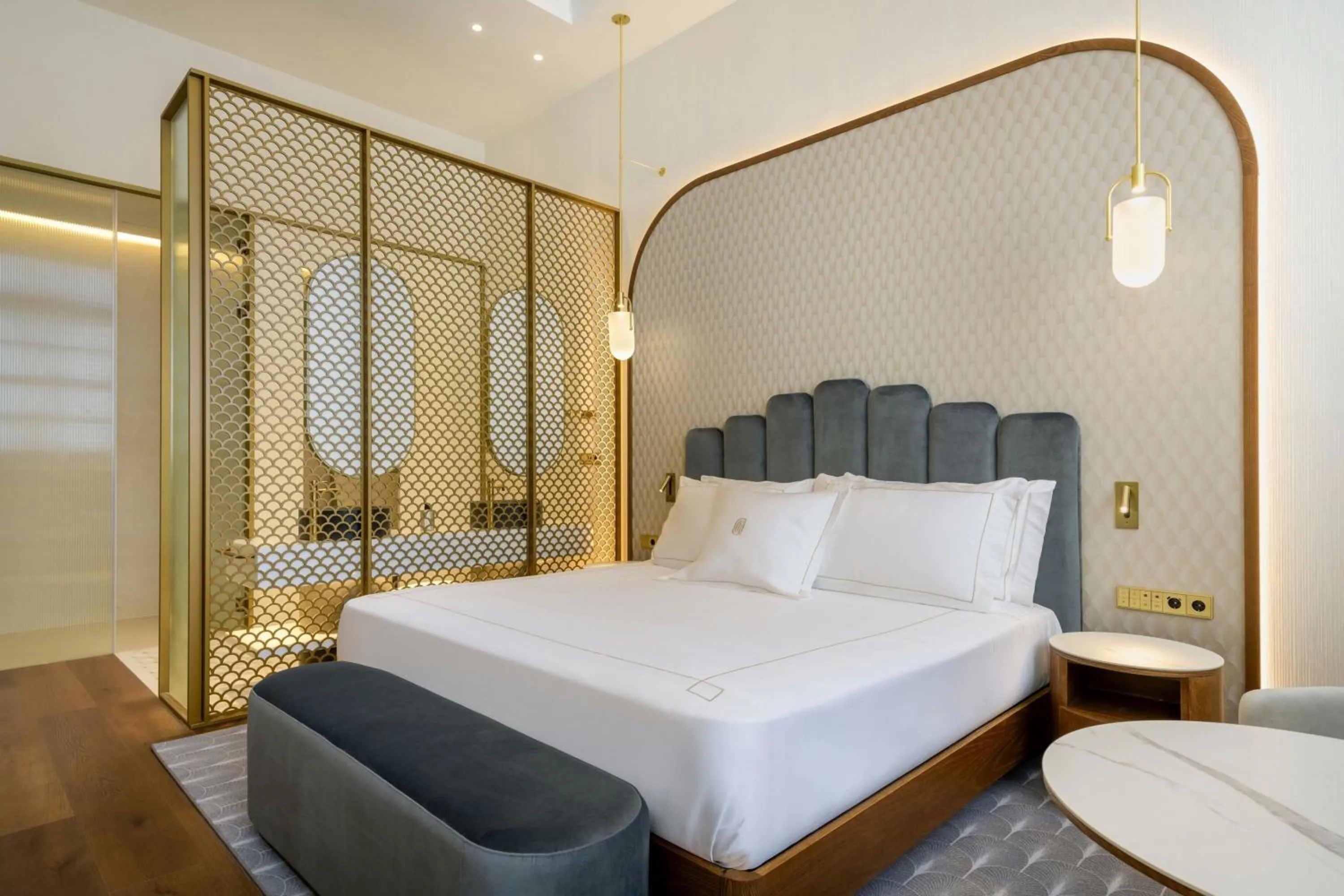 Photo of the whole room, Bed in Grand Hotel Centenari, Valencia, Autograph Collection