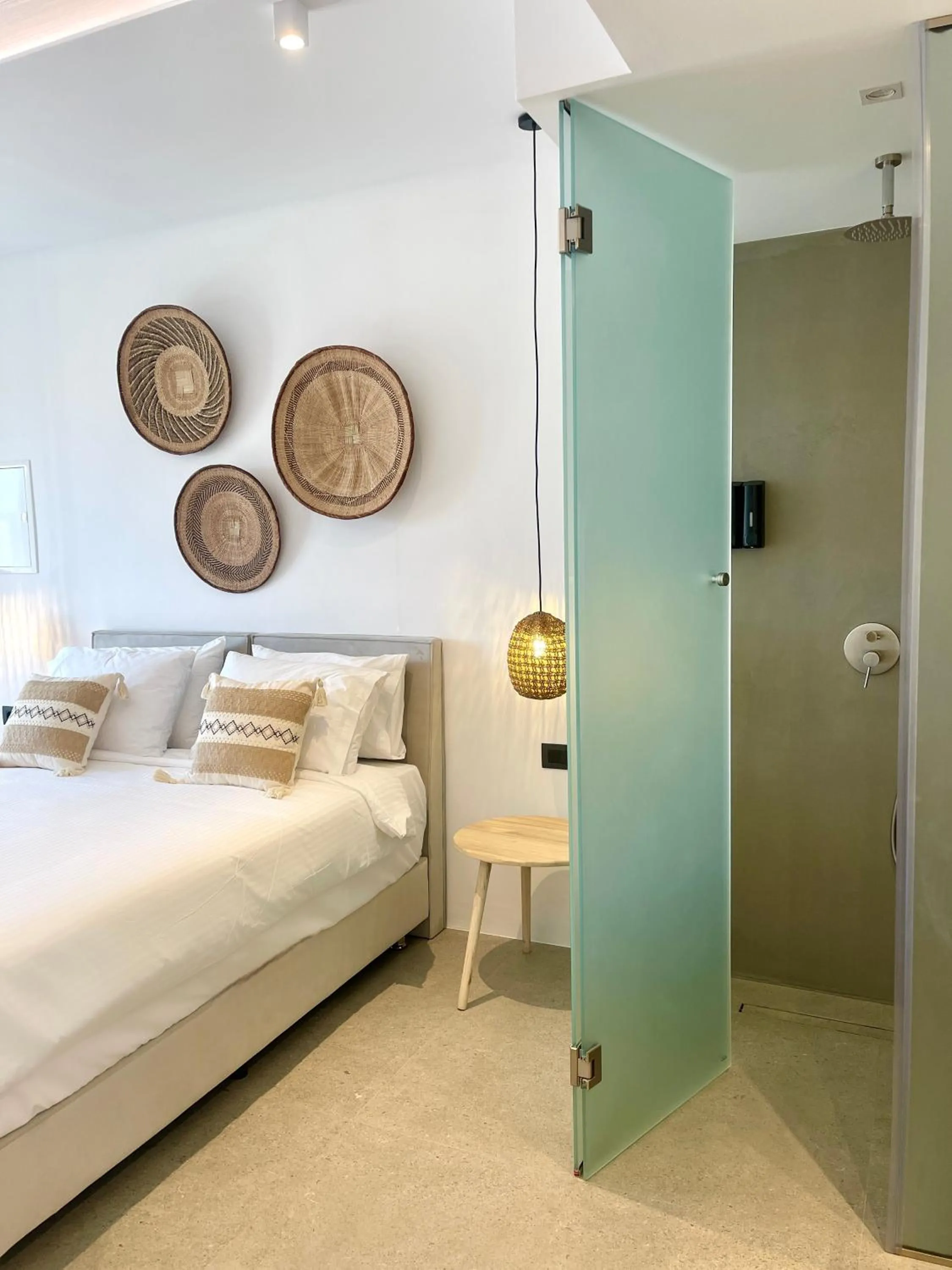 Shower, Bed in Mykonos Dot Suites