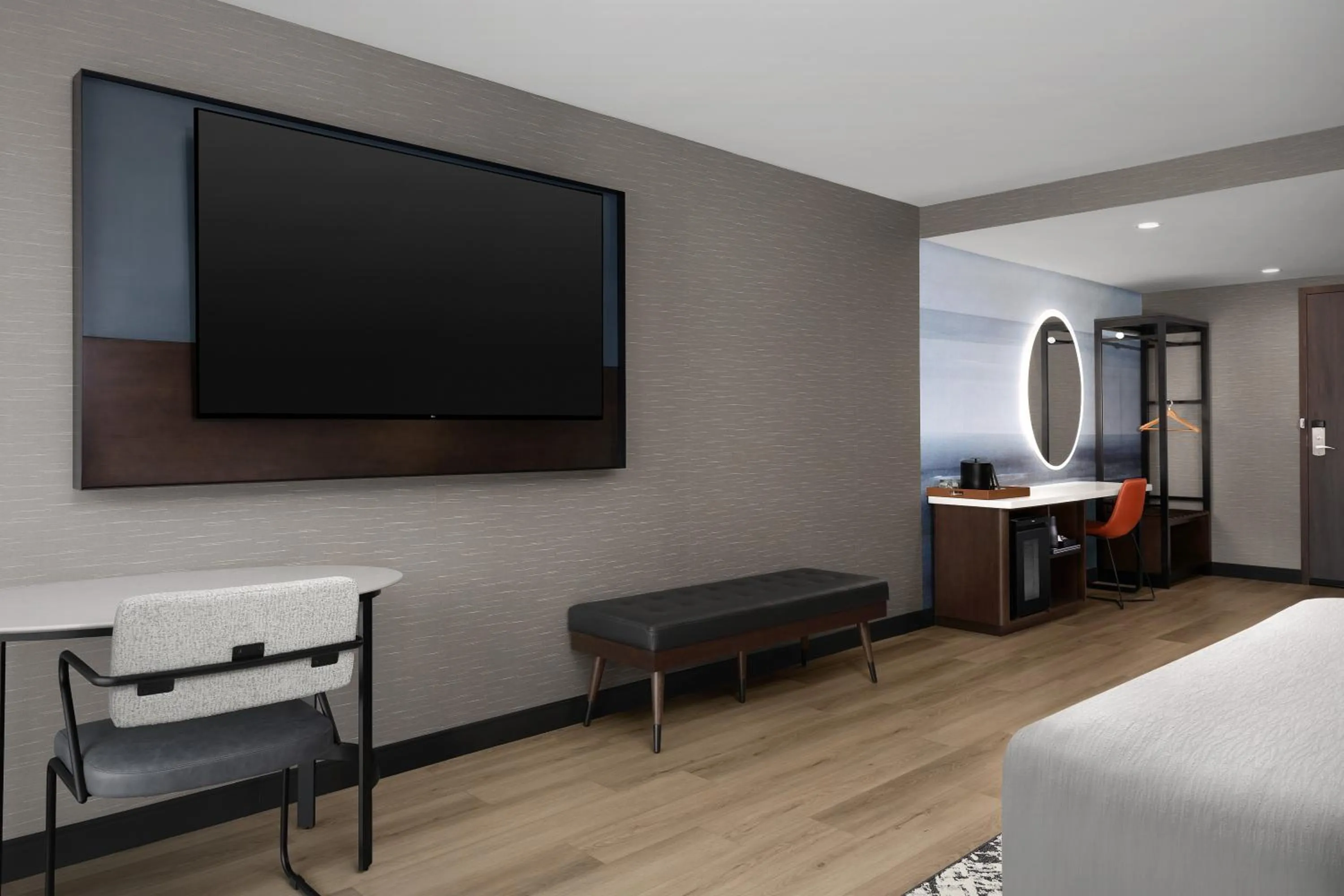 Bedroom, Bed in Tempo By Hilton Pigeon Forge