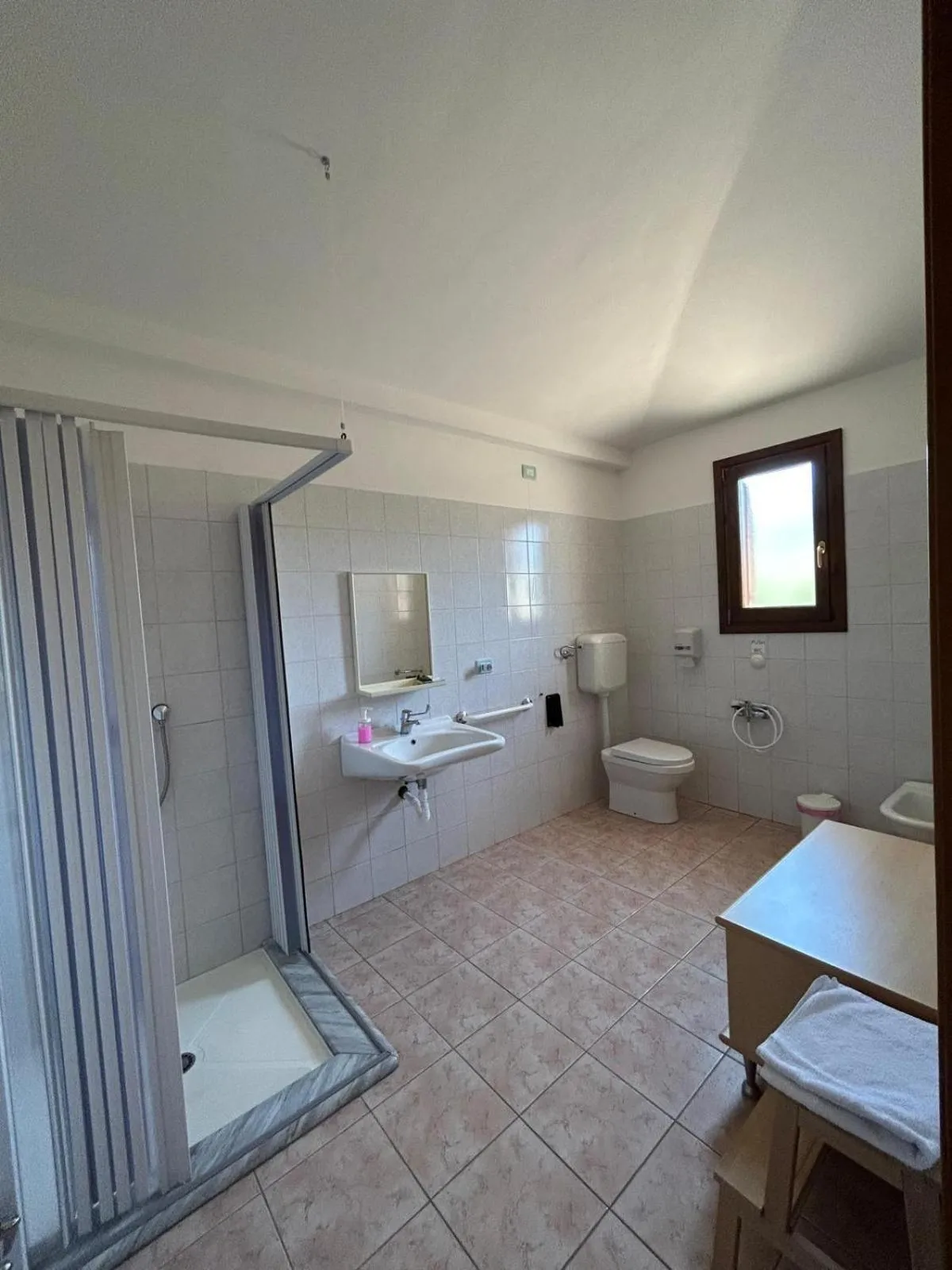 Bathroom, Bed in La Corte Degli Ulivi