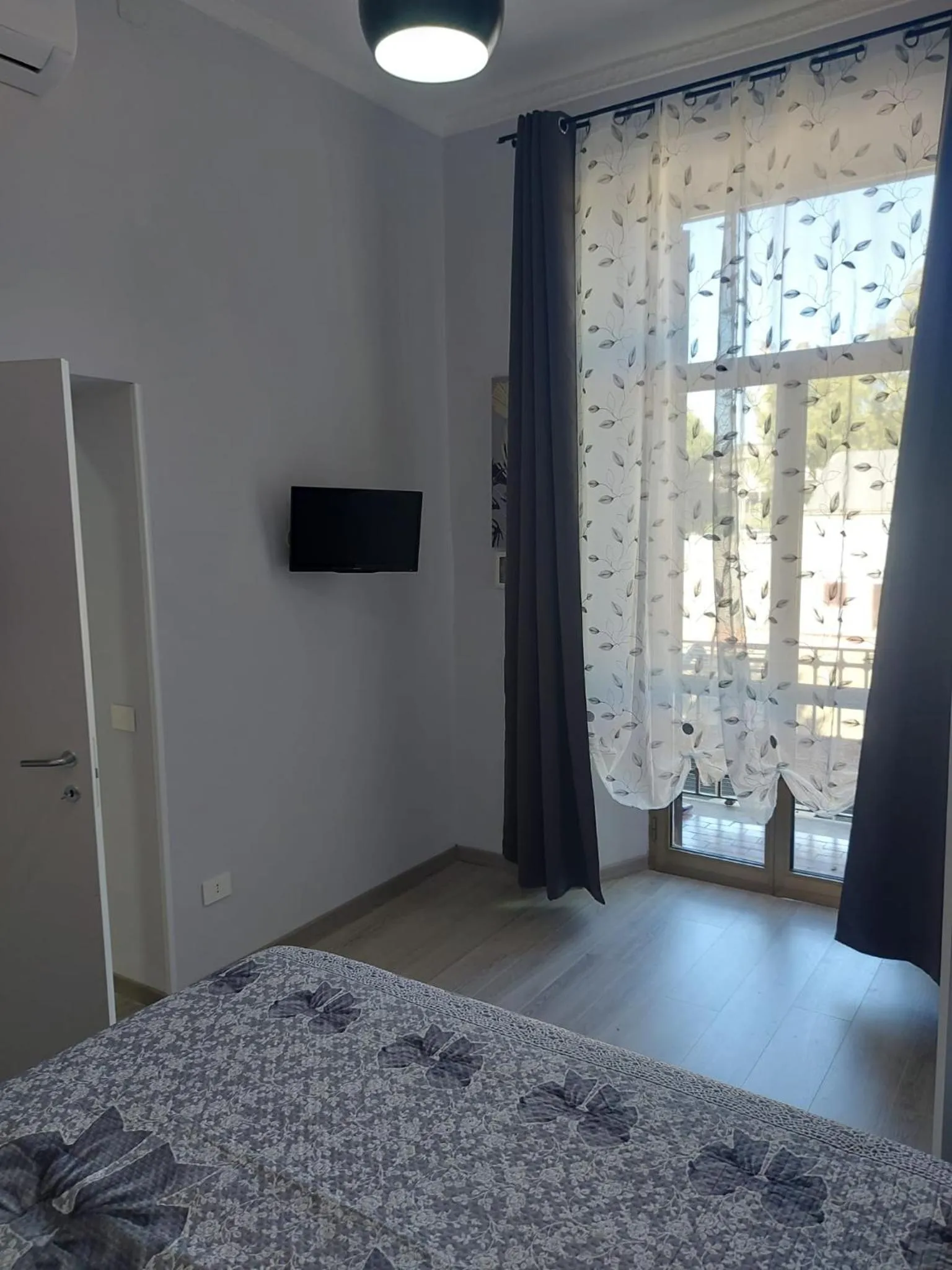 Bedroom, Bed in Alloggio Turistico Sea Port - Next to the Cruise Ship Free Shuttle Terminal