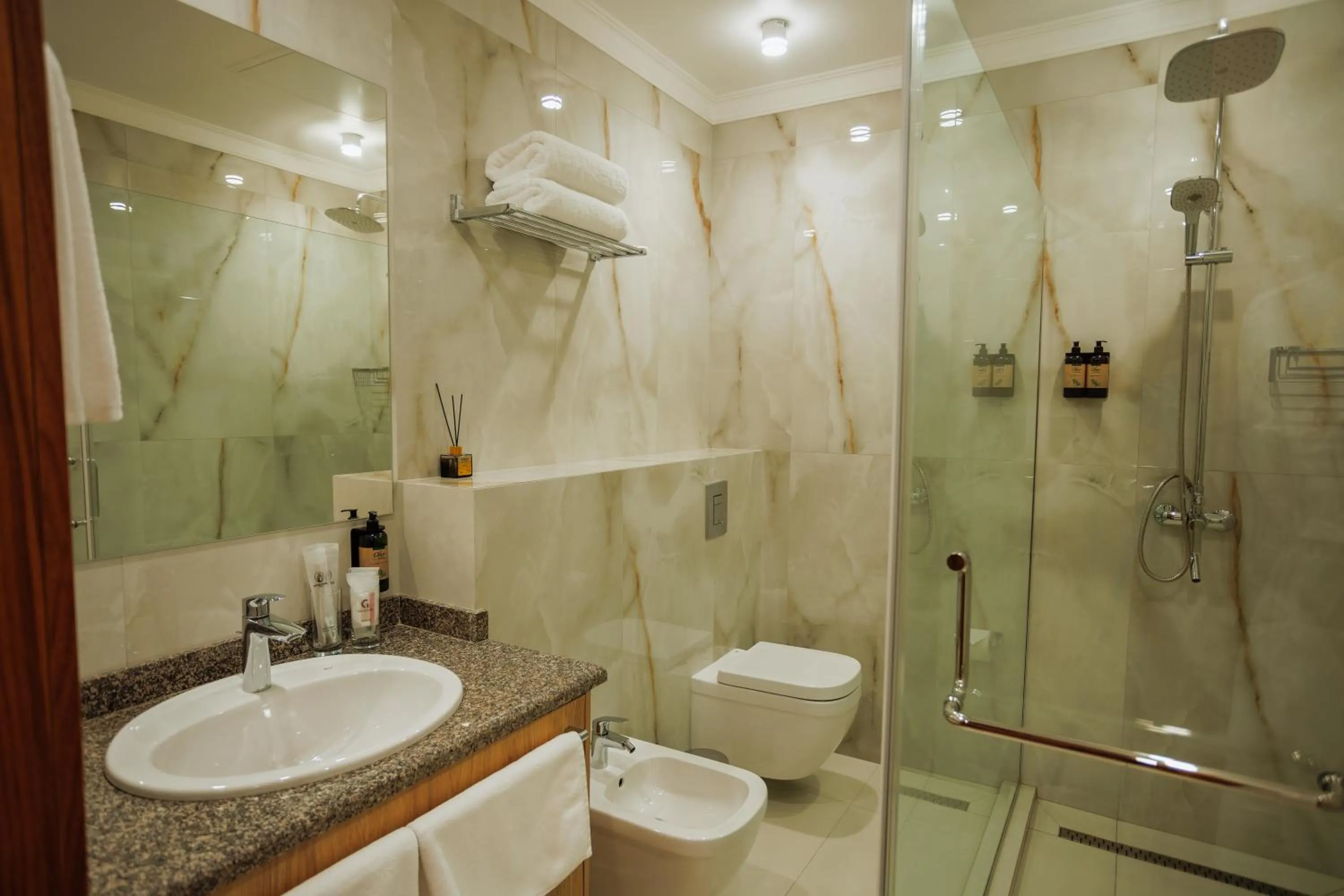 Shower in Mardan Hotel