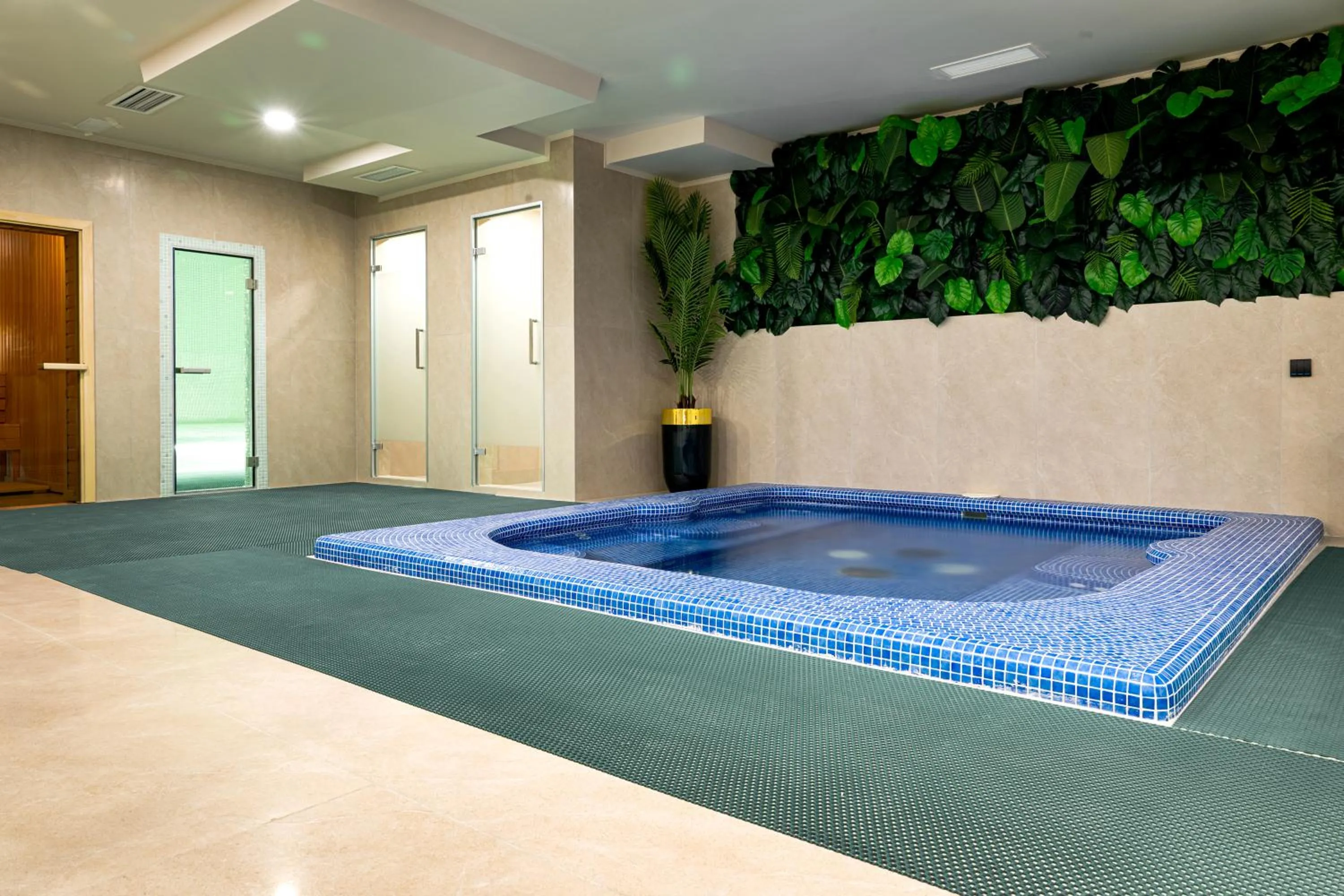 Hot Tub in Mardan Hotel